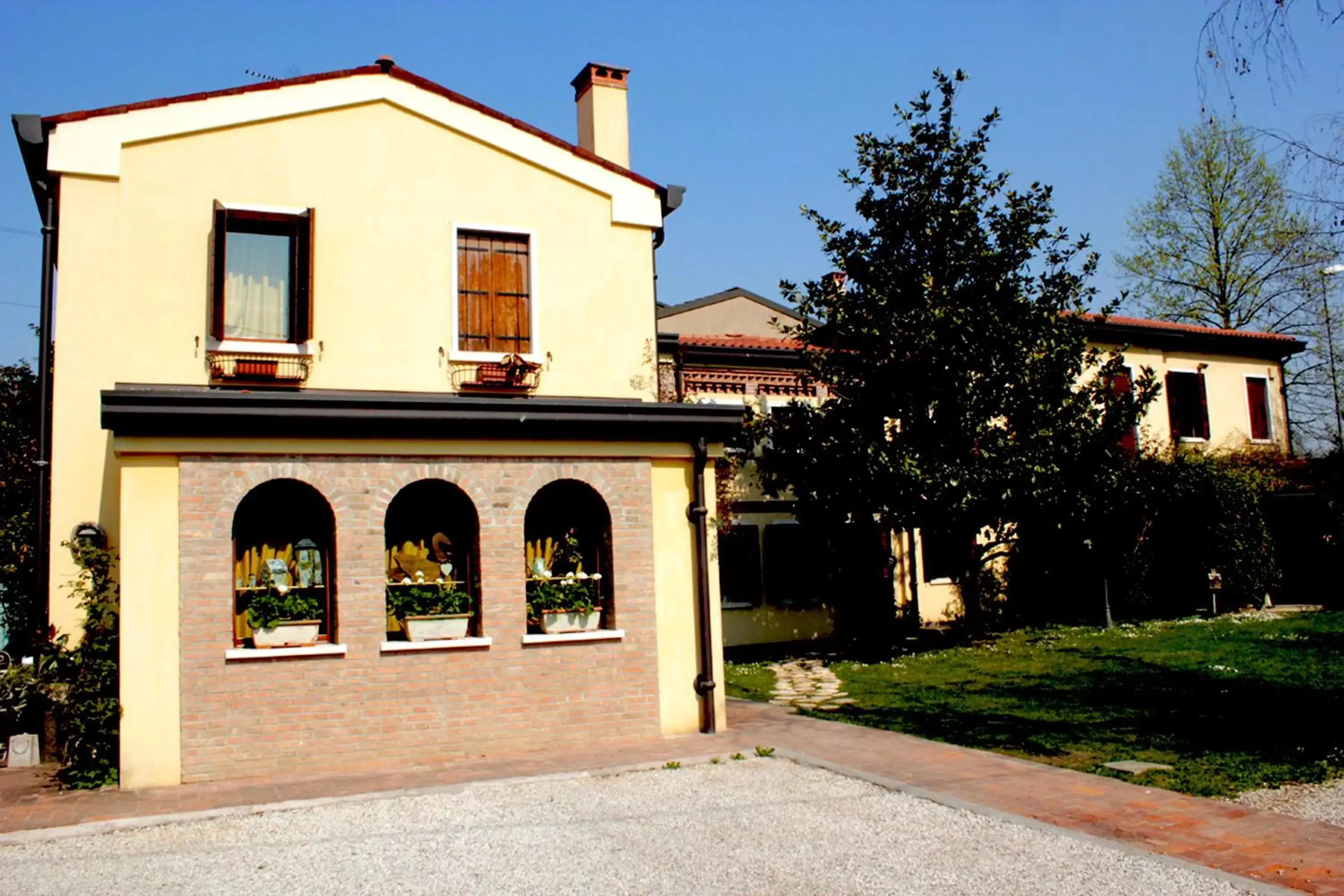 Facade/entrance, Property Building in B&B Casa Camilla