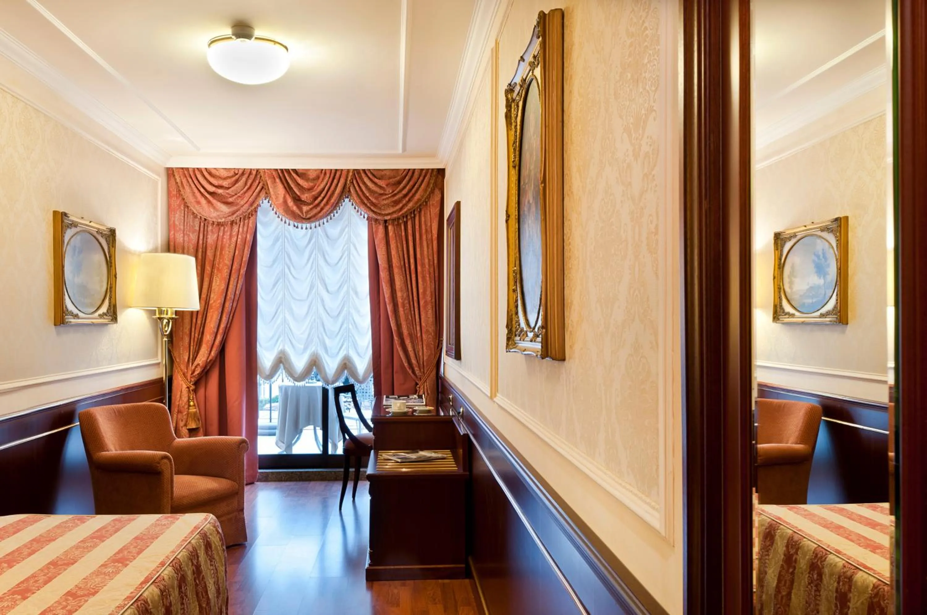 Seating area, Bed in Grand Hotel Dino