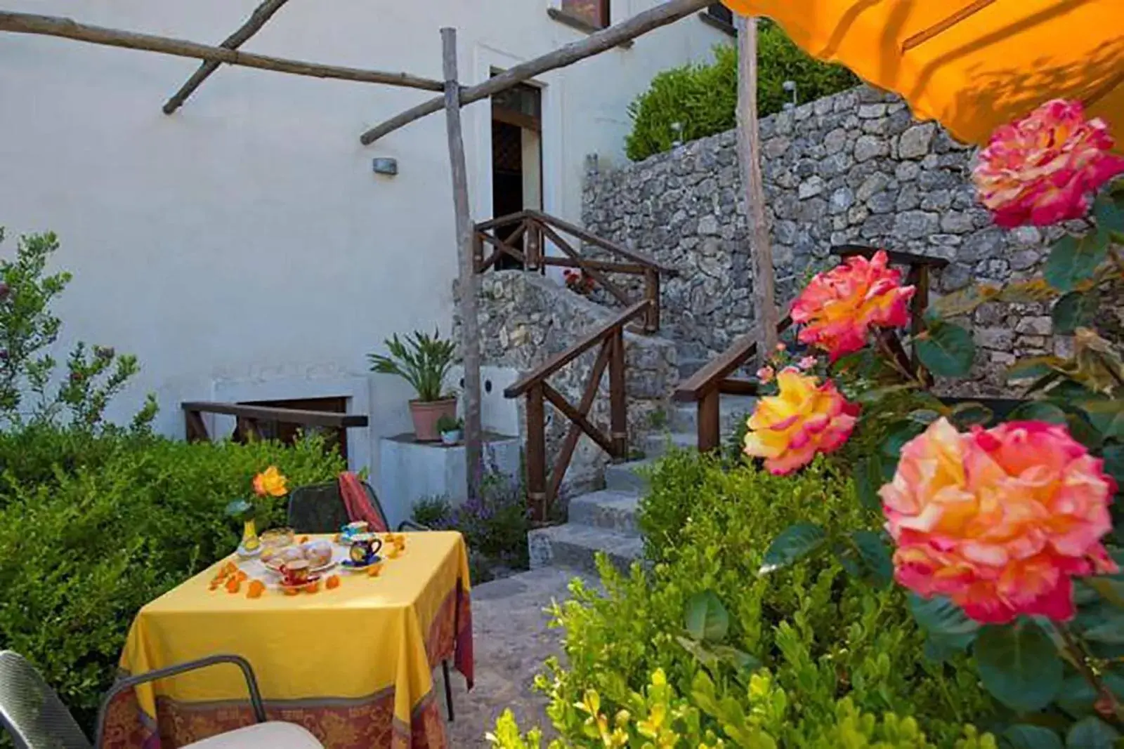 Garden, Restaurant/Places to Eat in L'Antico Borgo Dei Limoni