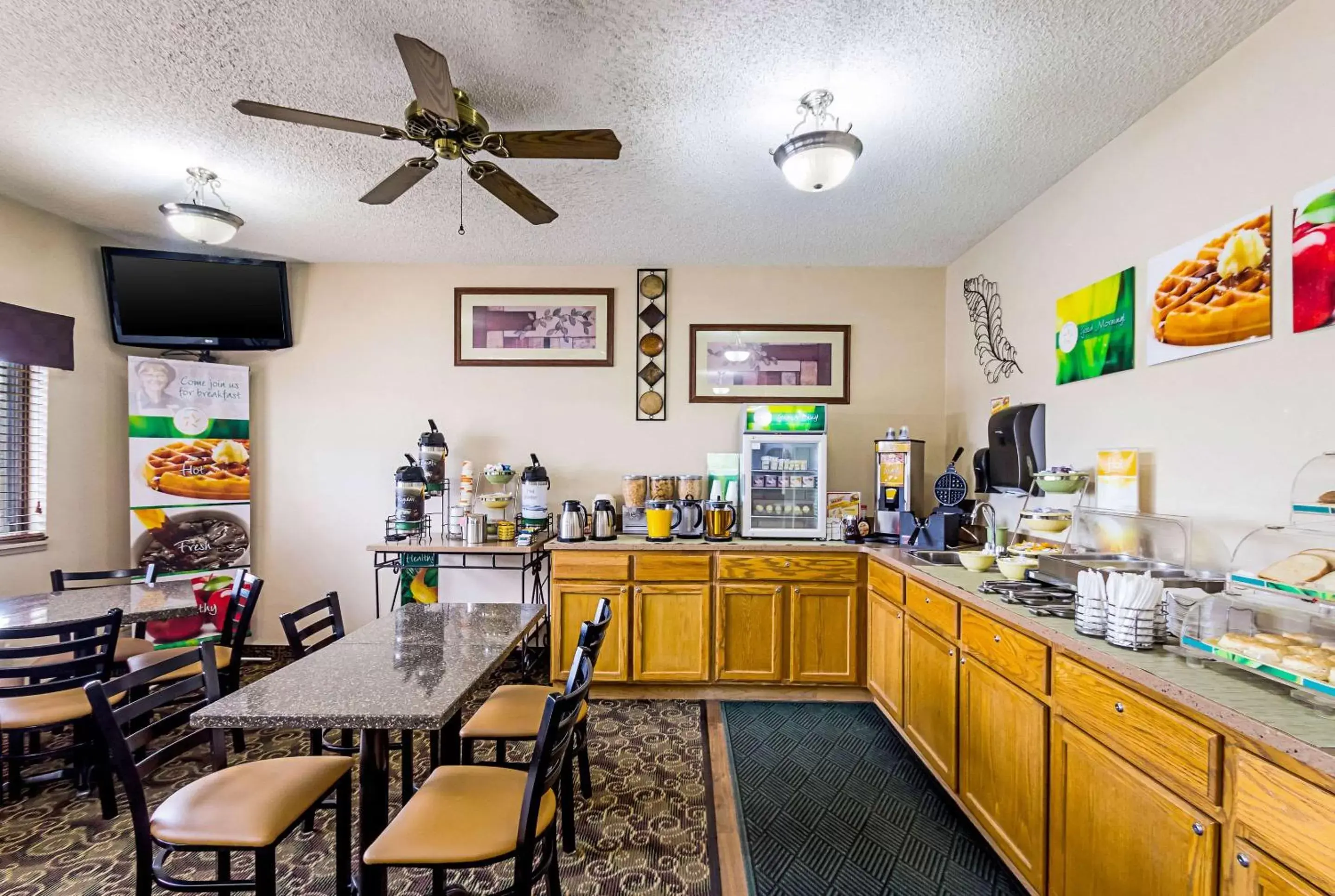 Restaurant/Places to Eat in Quality Inn Sheboygan