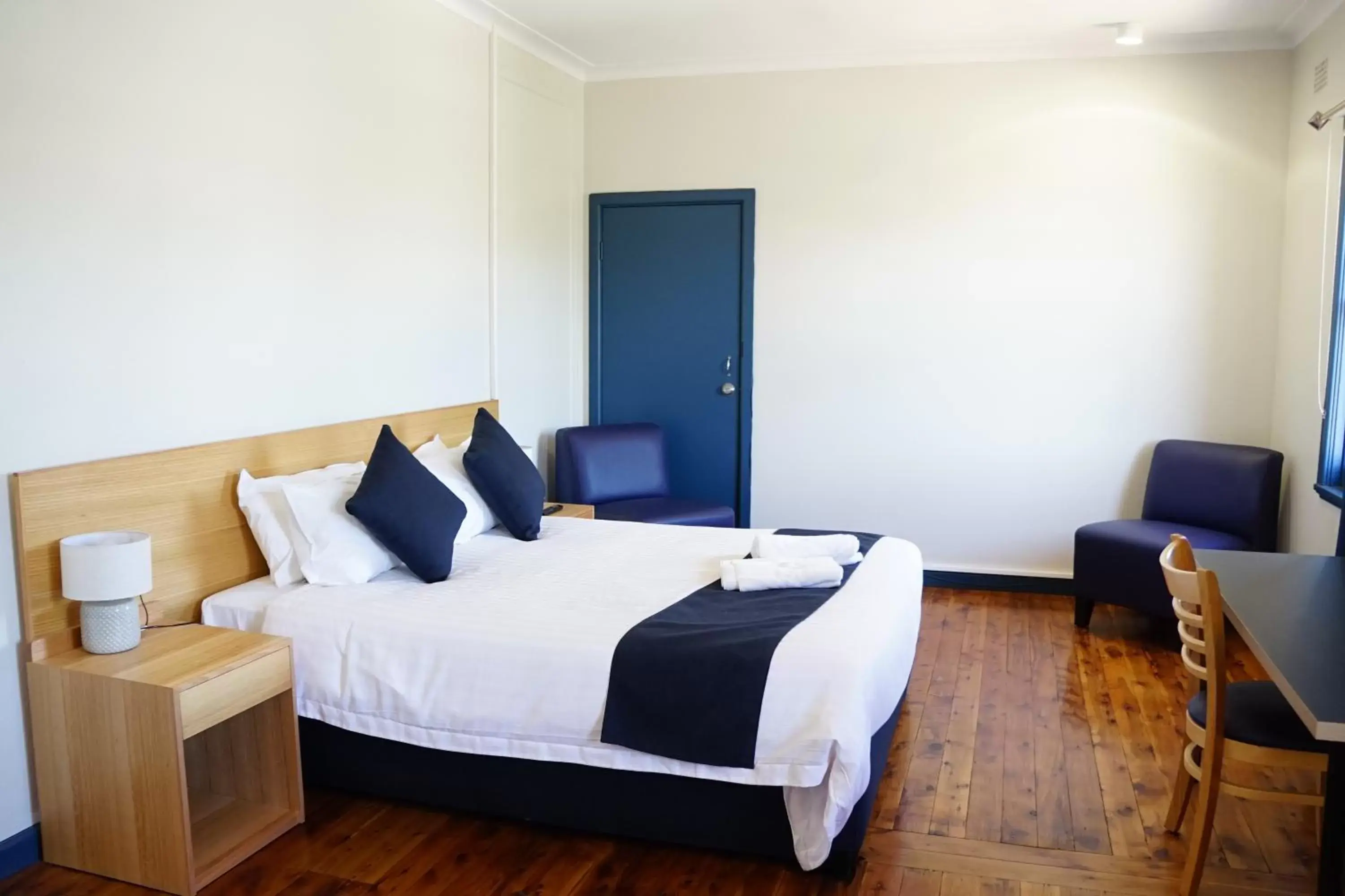 Bed in Gunnedah Hotel