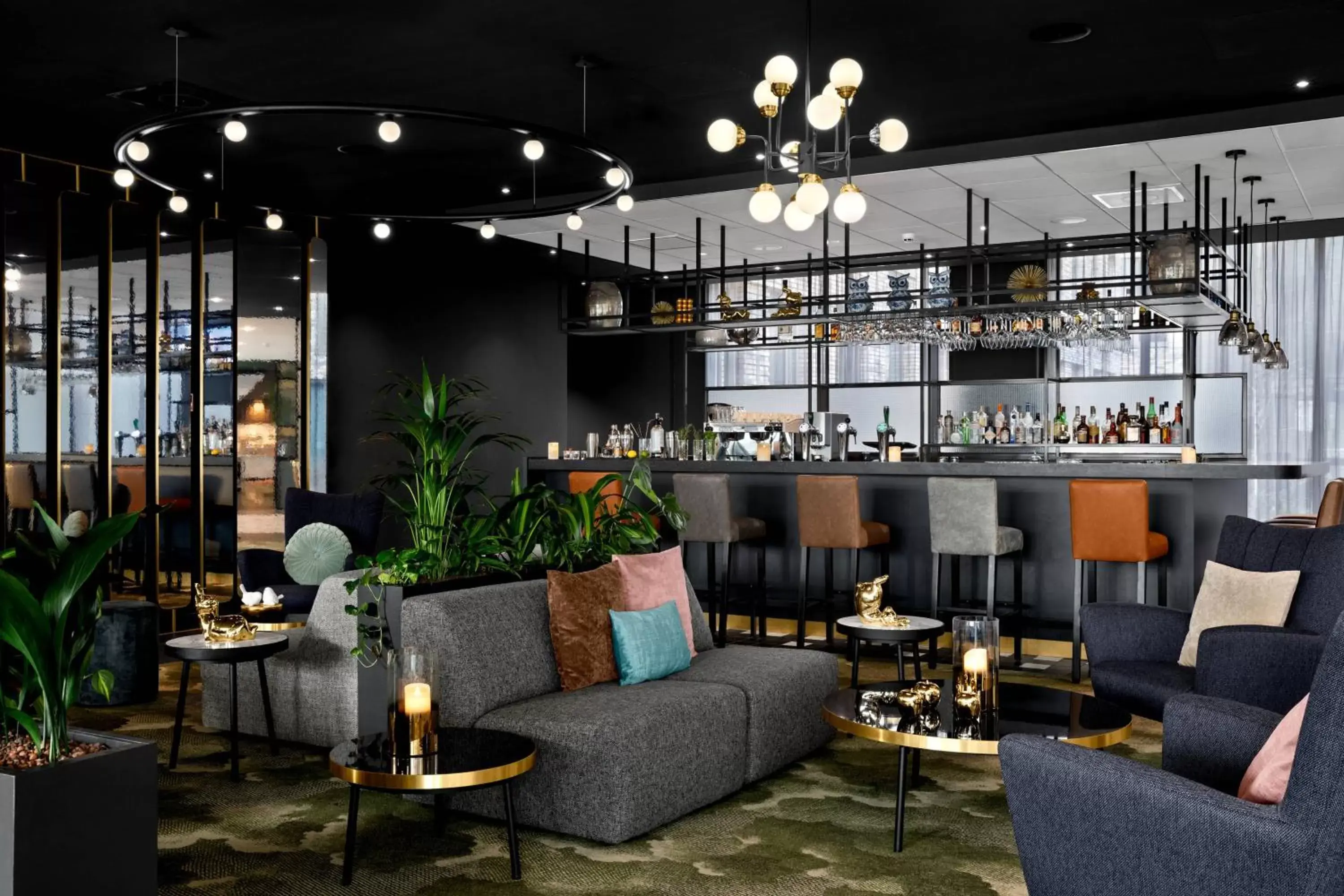 Restaurant/places to eat, Lounge/Bar in Renaissance Amsterdam Schiphol Airport Hotel