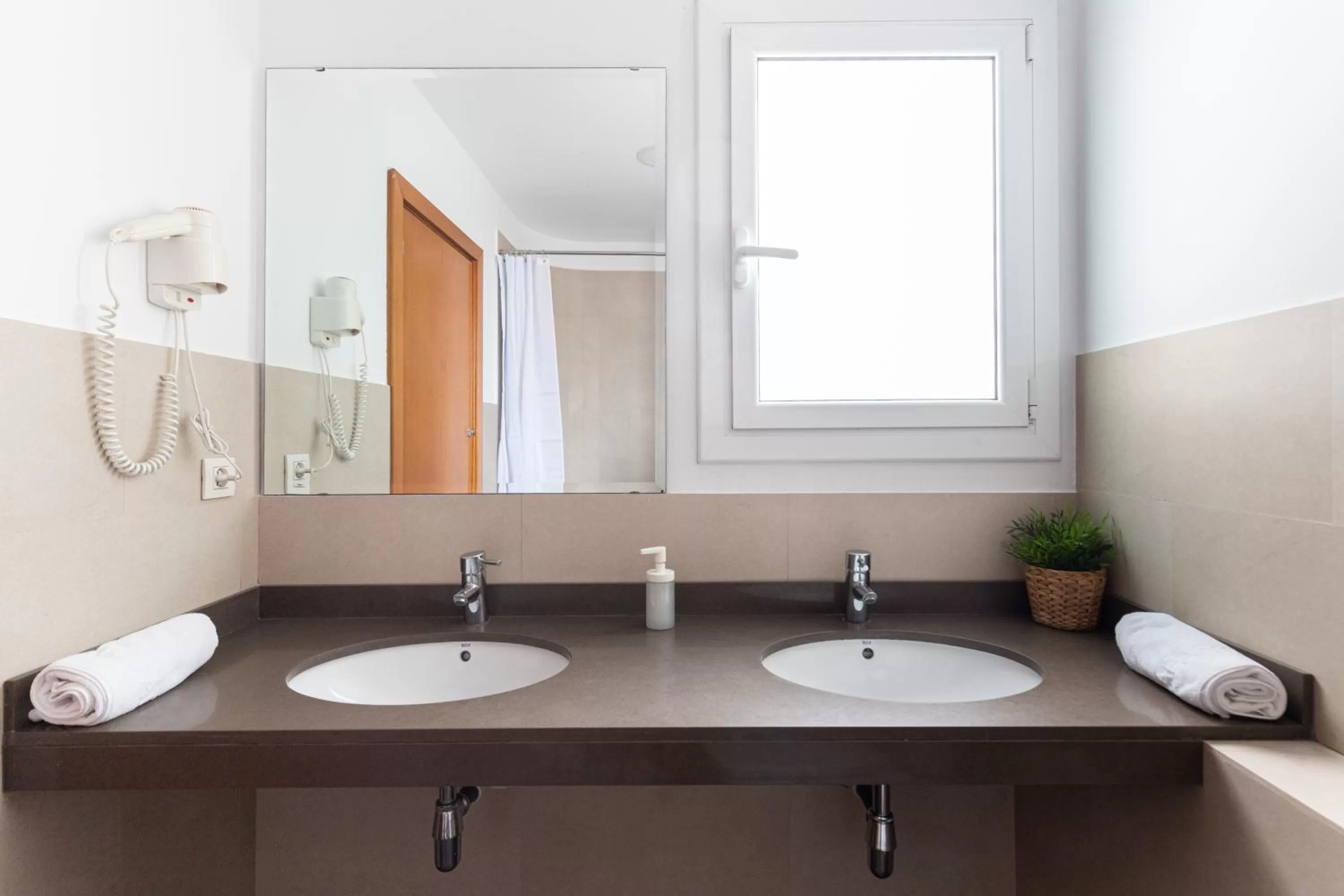 Bathroom in Atica Apartments - by Weflating