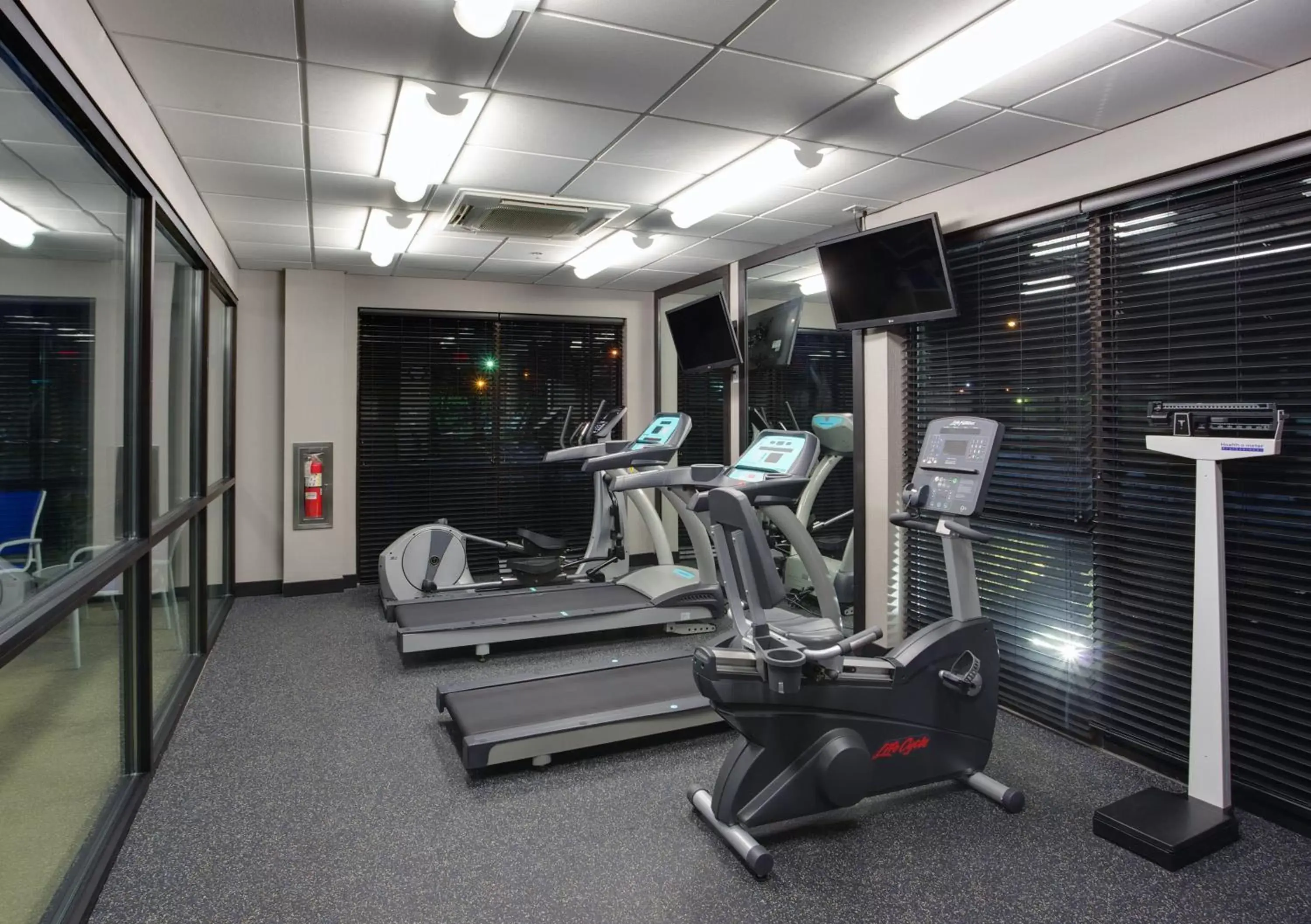 Fitness centre/facilities, Fitness Center/Facilities in Holiday Inn Express Hotel & Suites Meadowlands Area, an IHG Hotel
