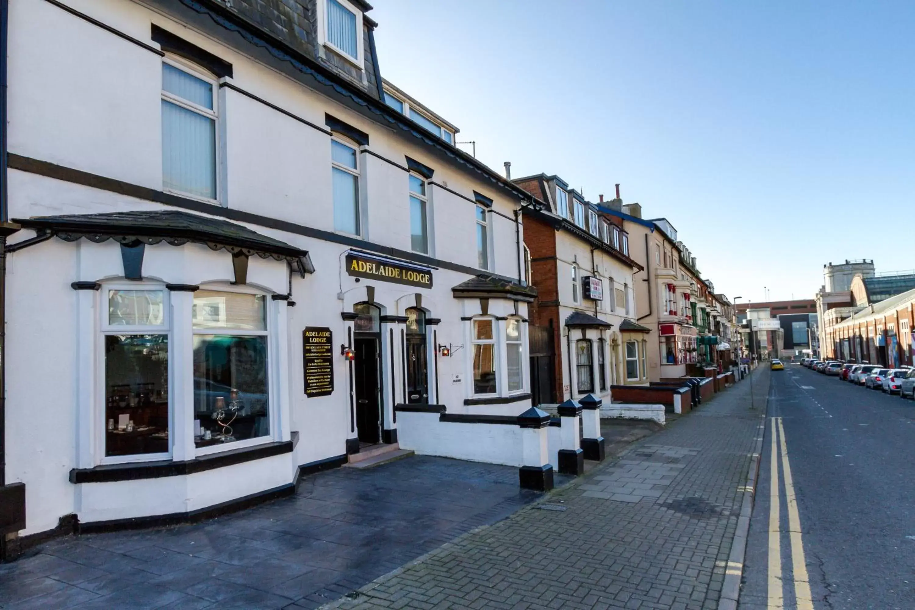 Property building in Adelaide Lodge - Town Centre - Opposite Winter Gardens