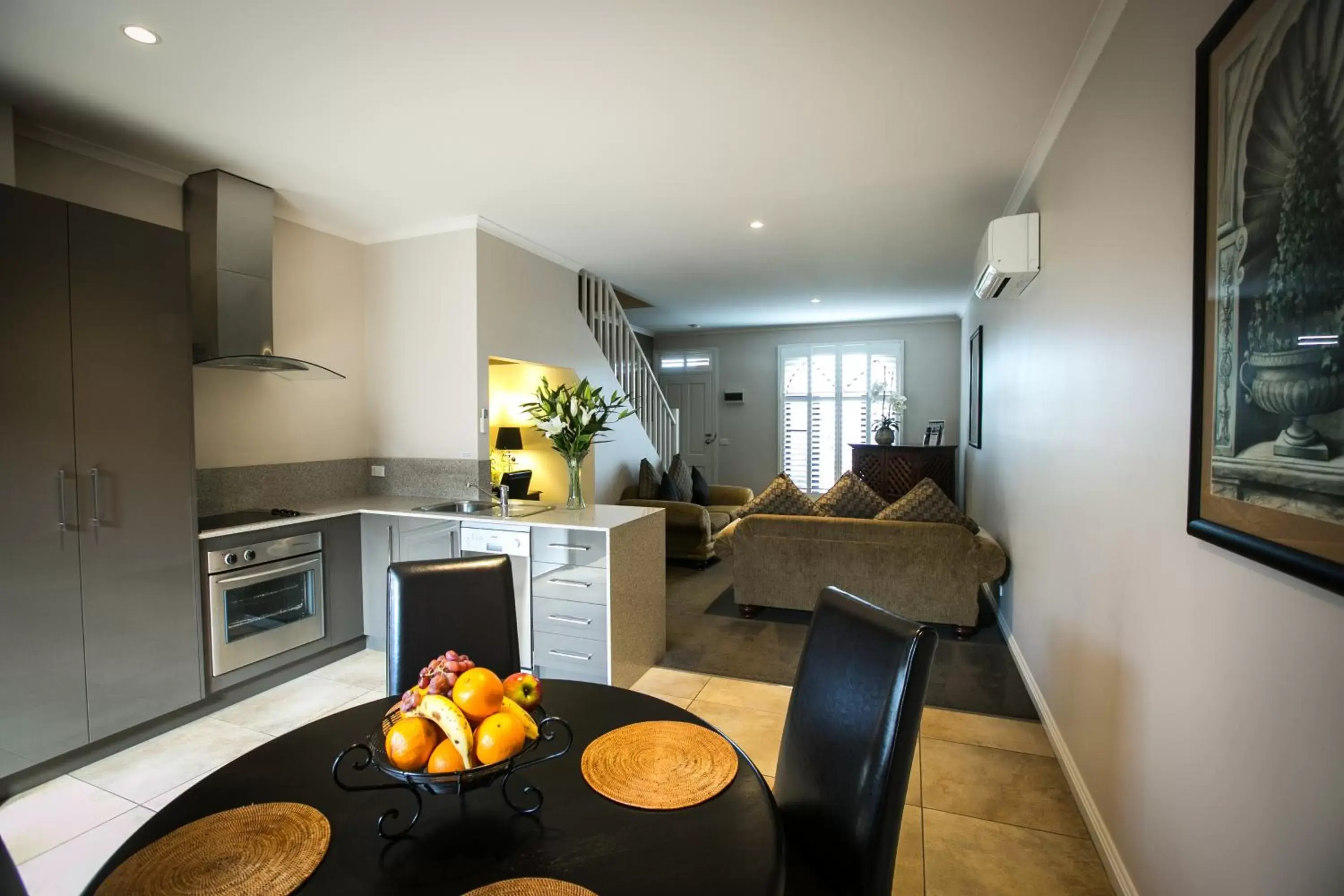 Kitchen or kitchenette, Dining Area in Gallery Apartments