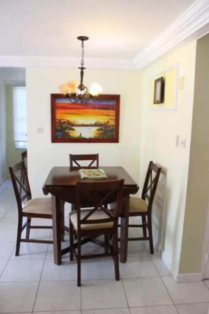 Dining Area in Seacastles by the beach/pool