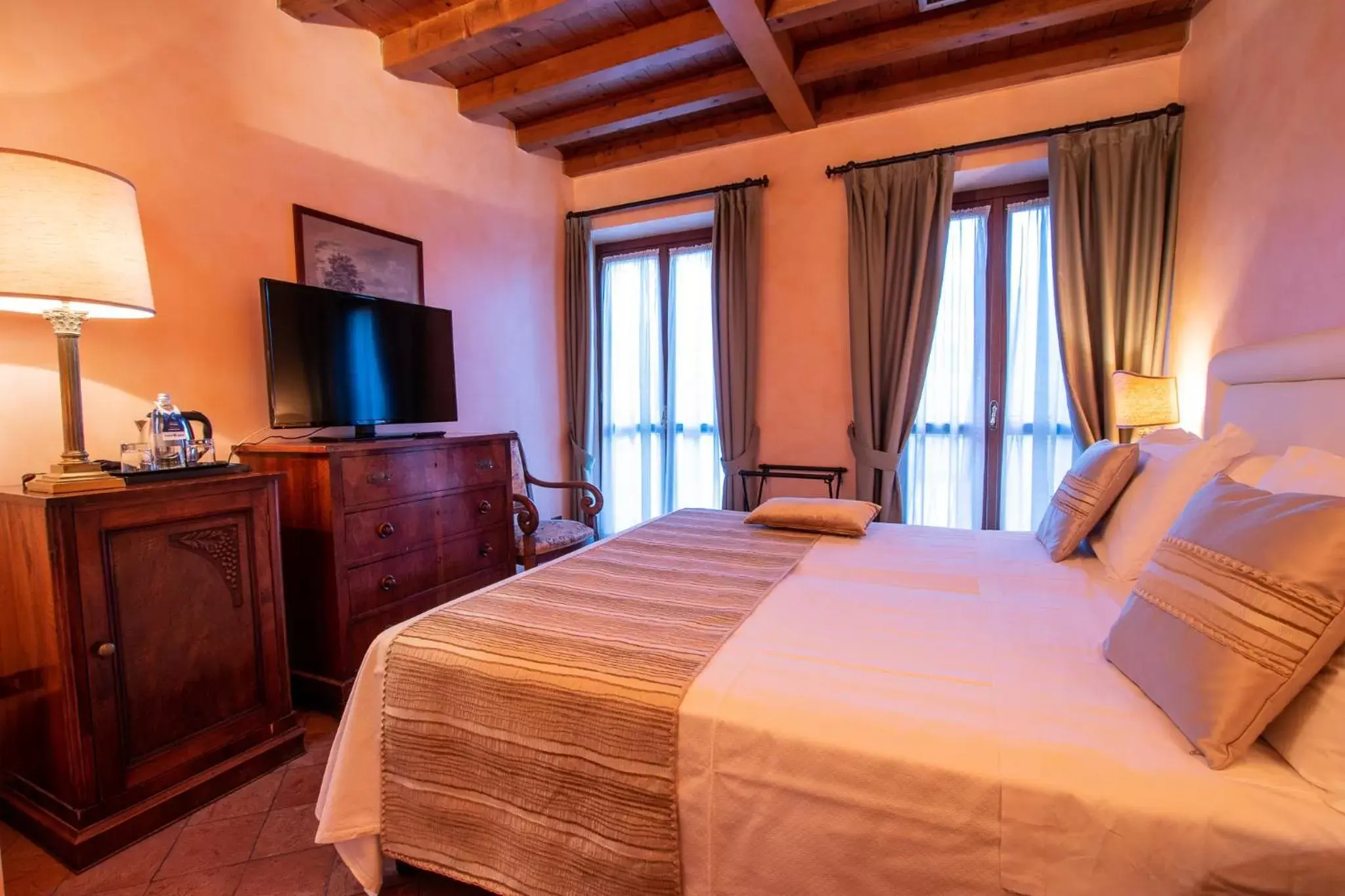 Photo of the whole room, Bed in Albergo Le Due Corti