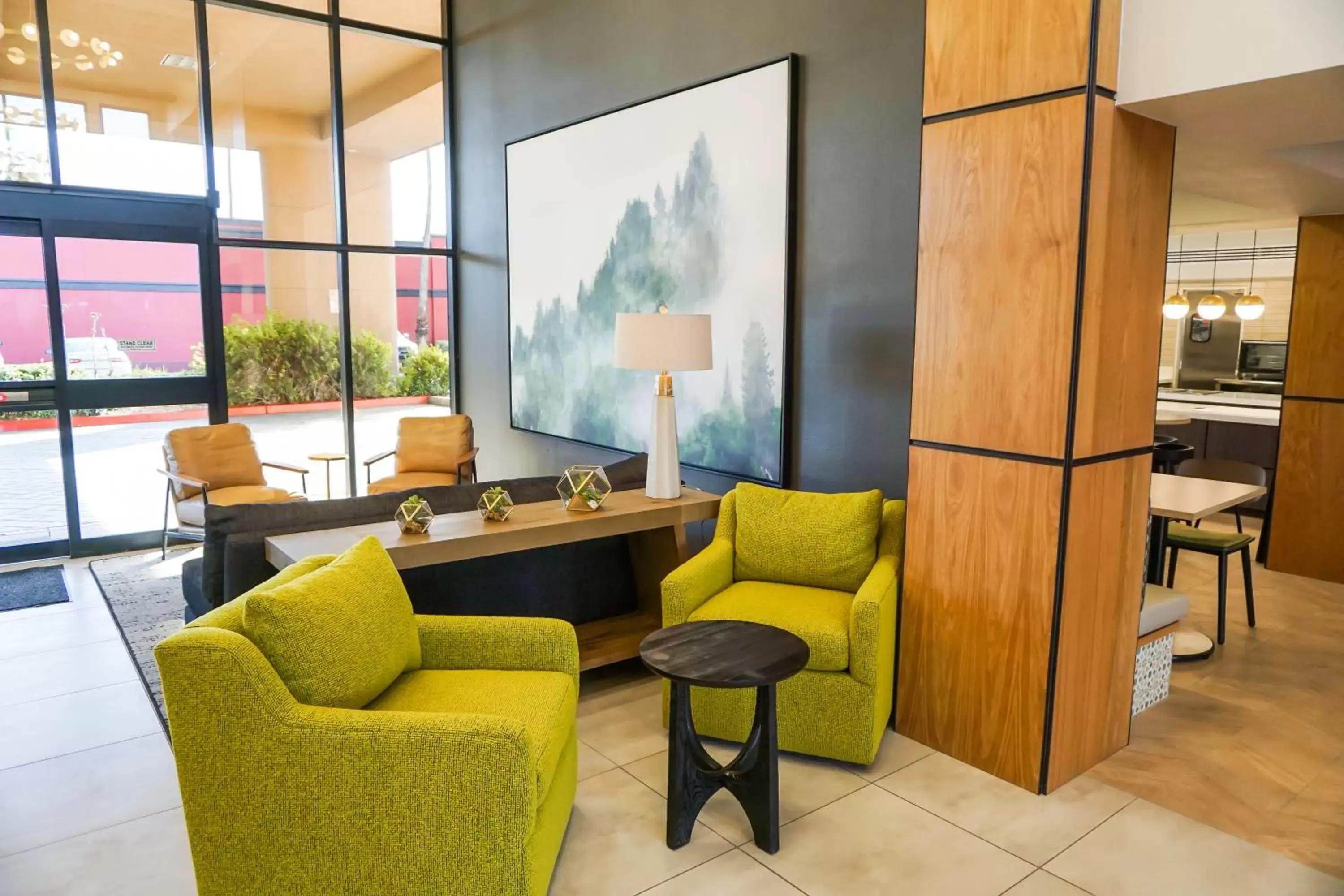 Lobby or reception, Seating Area in Oxford Suites Redding