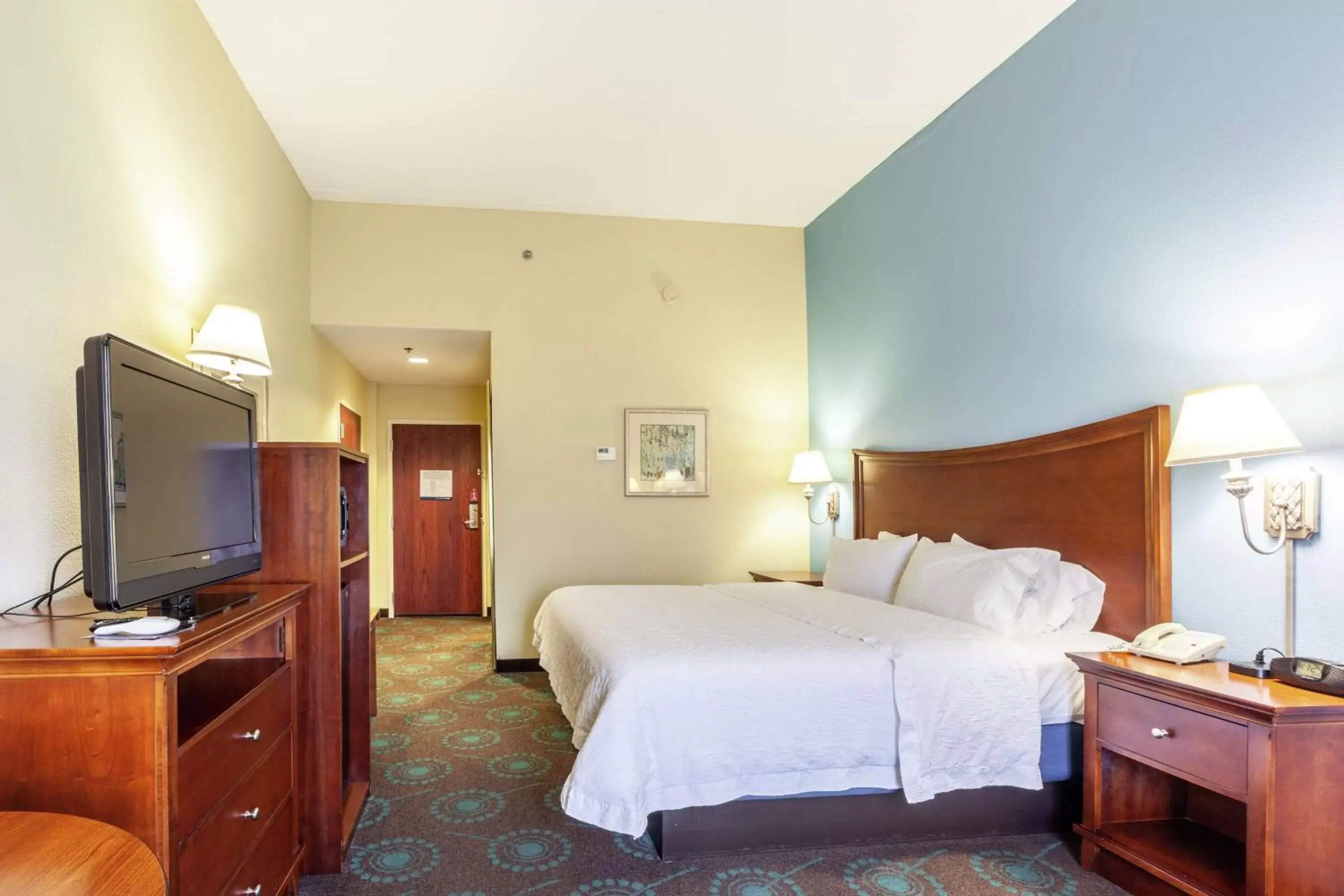 Bedroom, Bed in Hampton Inn Inwood