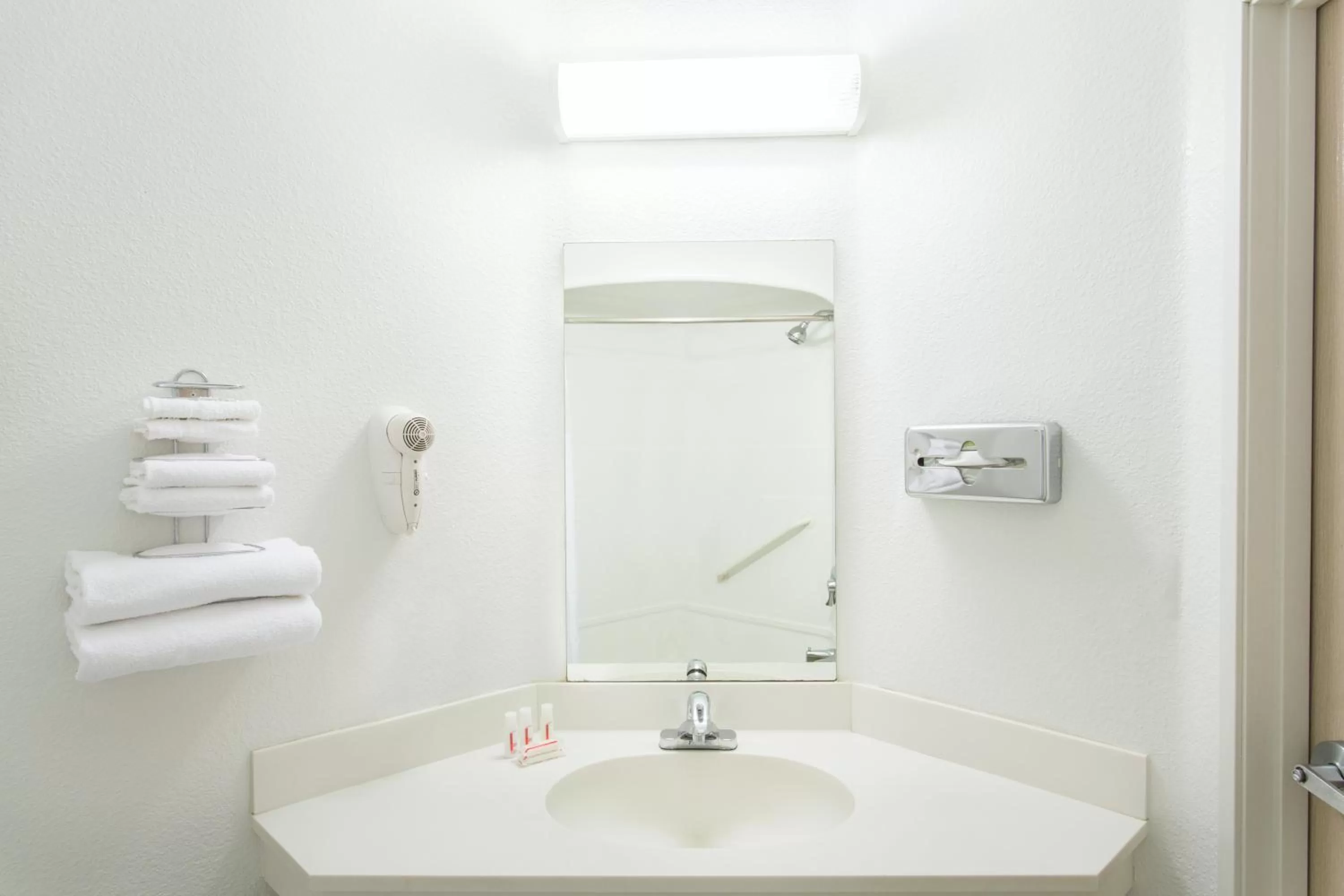 Shower in Quality Inn Yuba City-Marysville