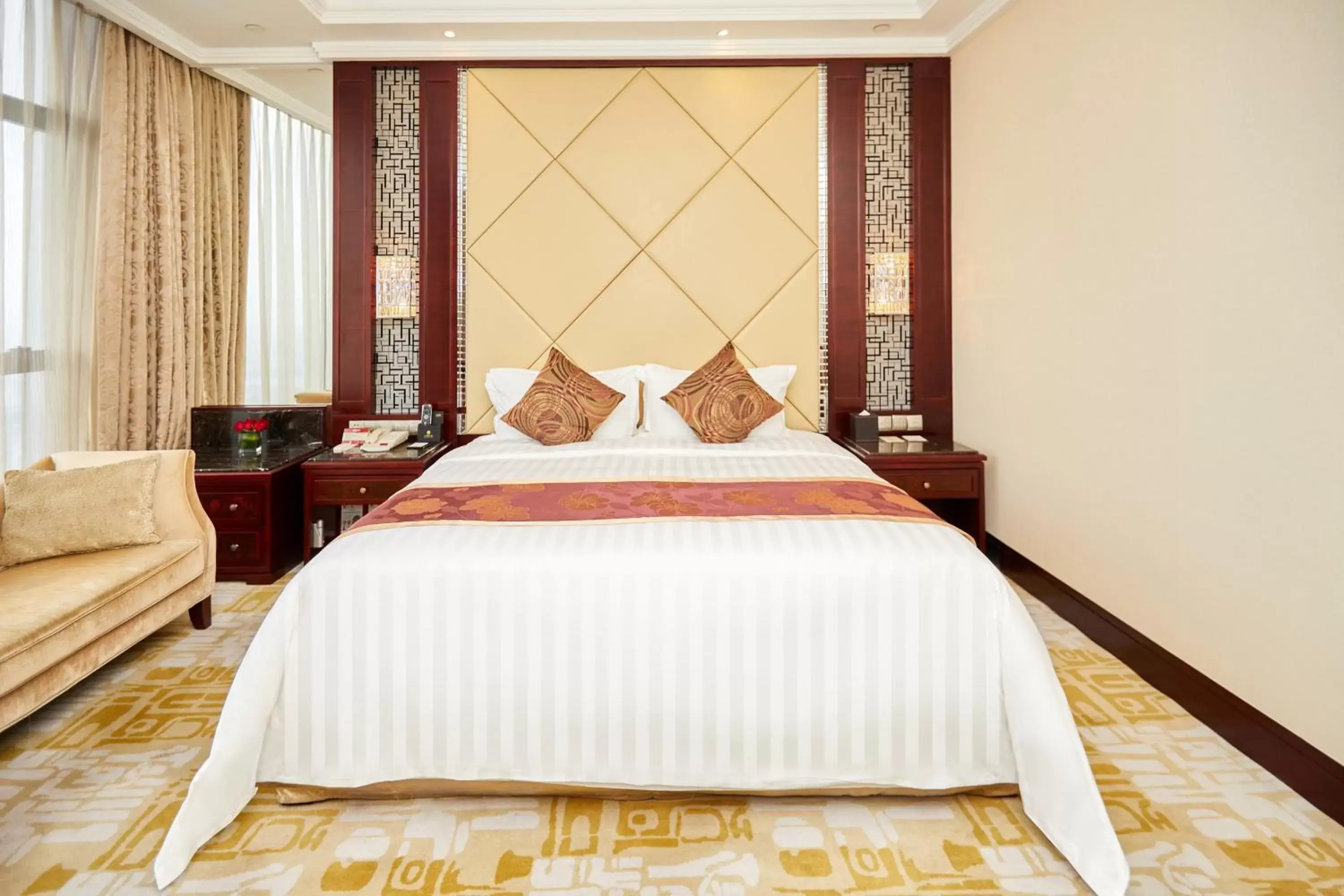 Bed in Soluxe Hotel Guangzhou