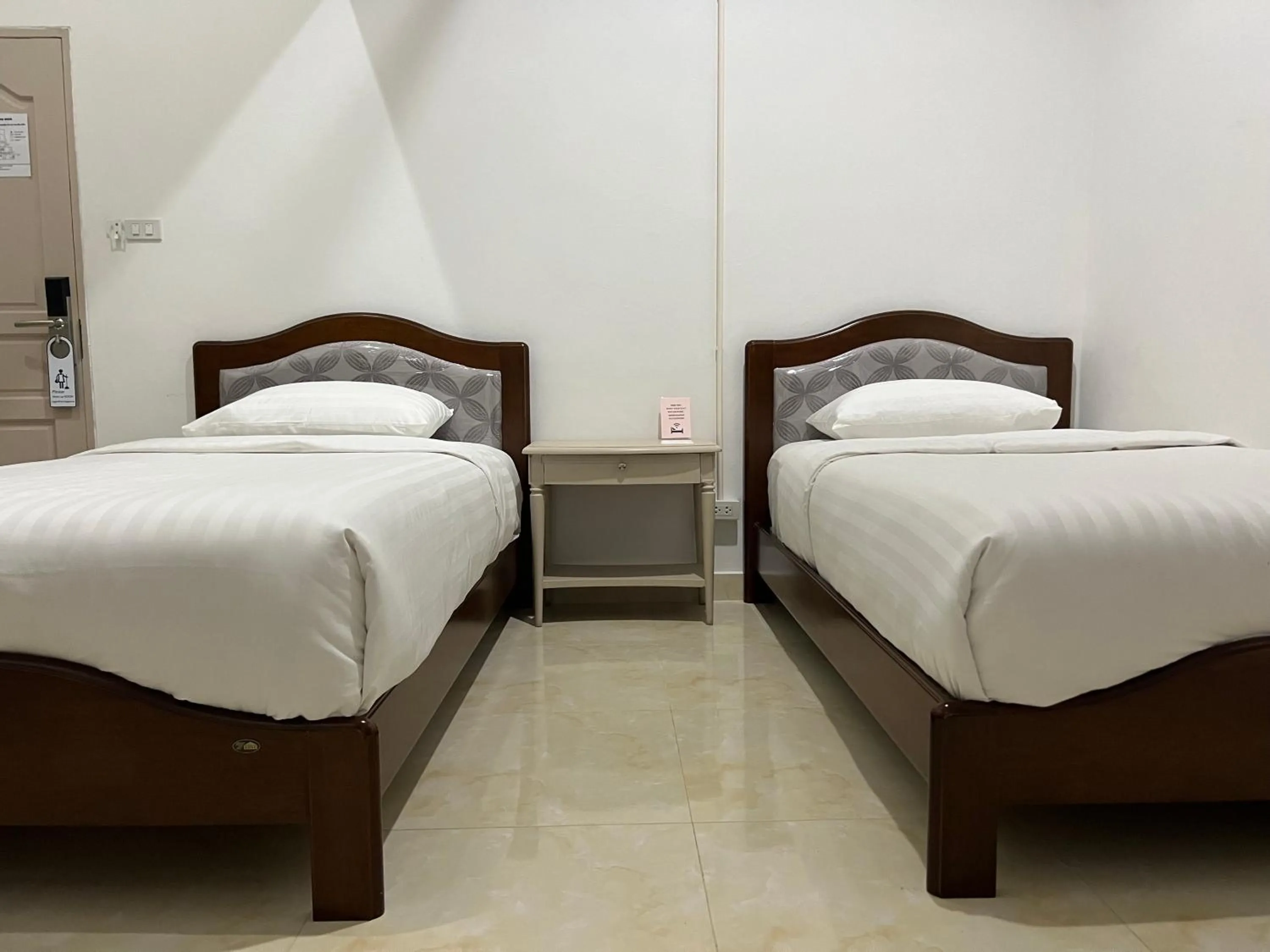 Bedroom, Bed in Mall Suites Hotel