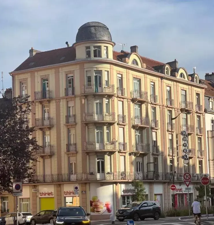 Property Building in Hôtel Escurial - Centre Gare