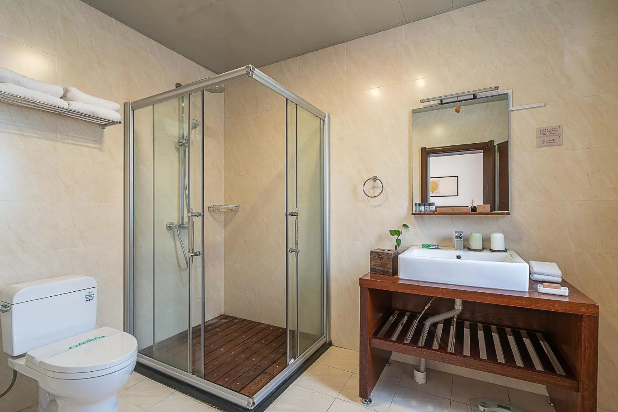 Bathroom in Dali Yanyuan Mountain Retreat