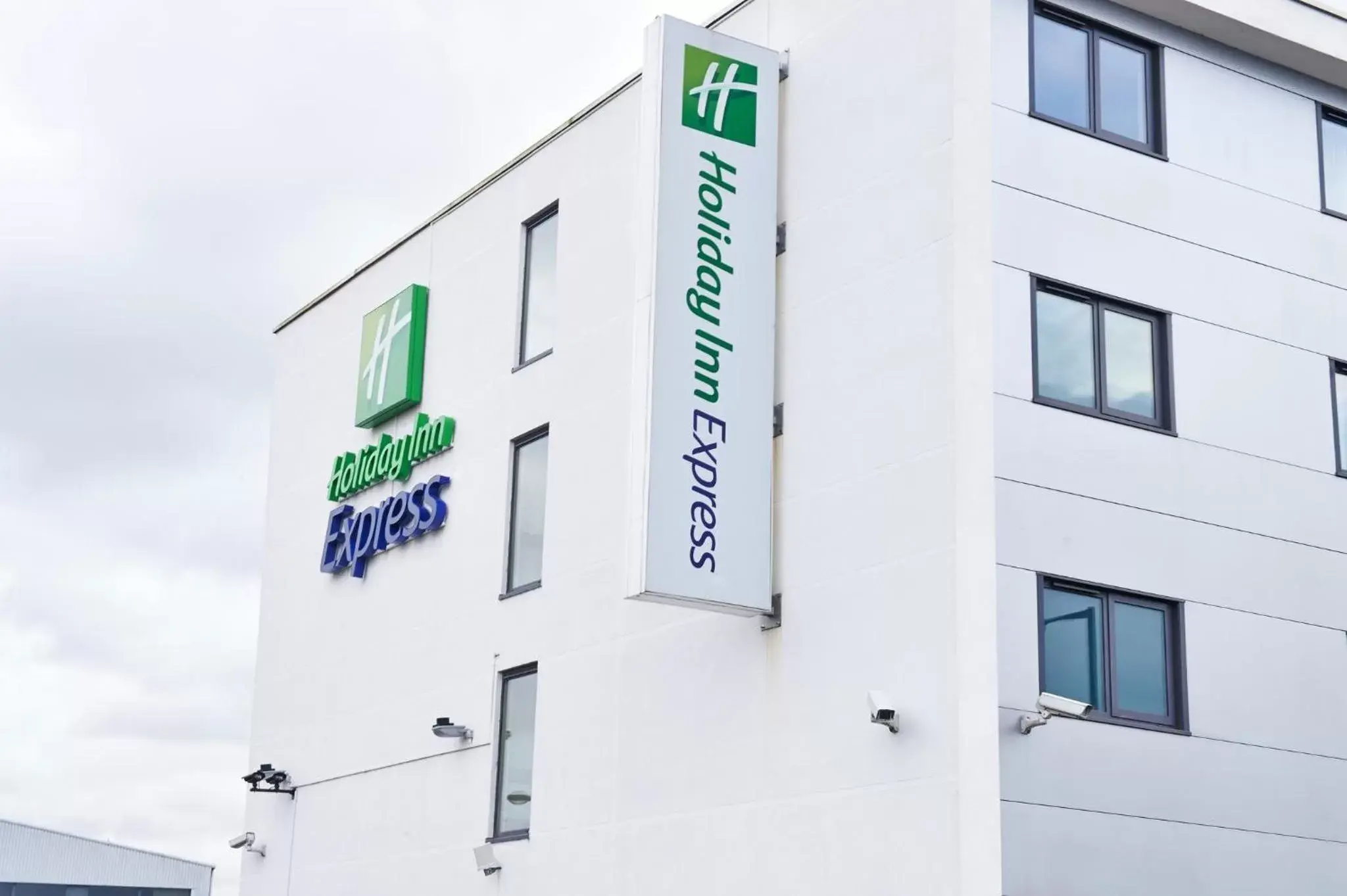 Property Building in Holiday Inn Express Manchester Airport, an IHG Hotel