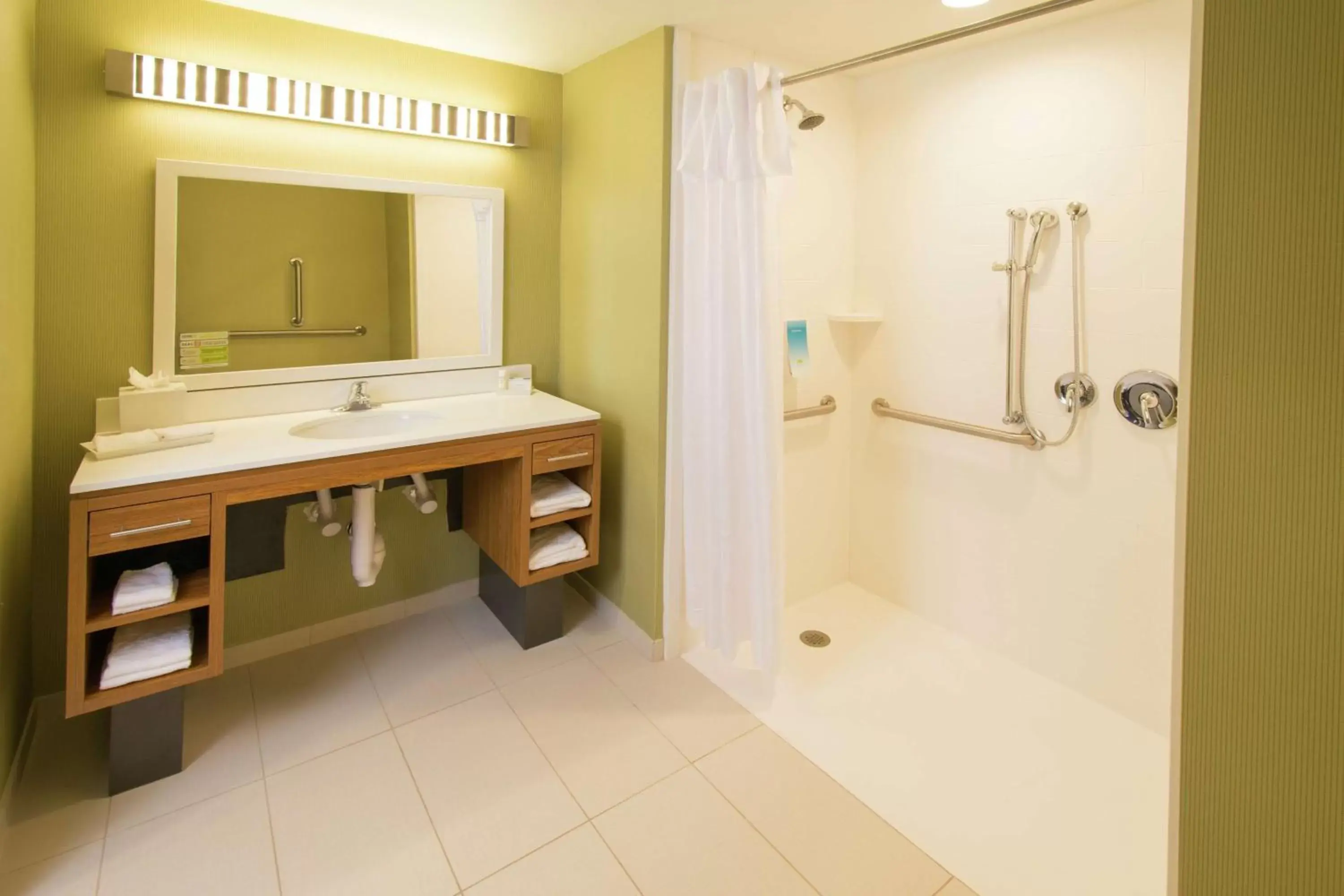 Bathroom in Home2 Suites by Hilton Atlanta Newnan