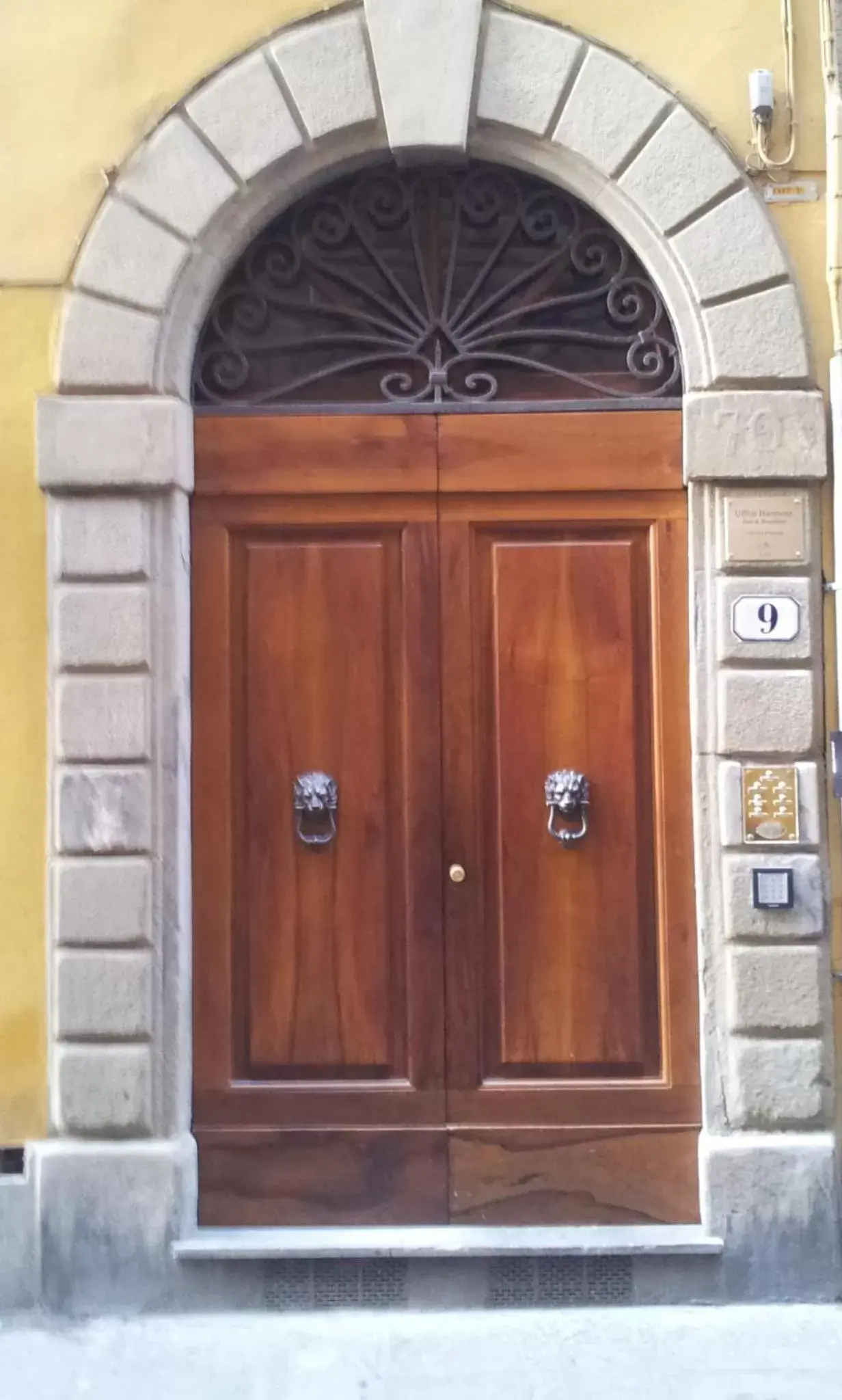 Property building, Facade/Entrance in Uffizi Harmony