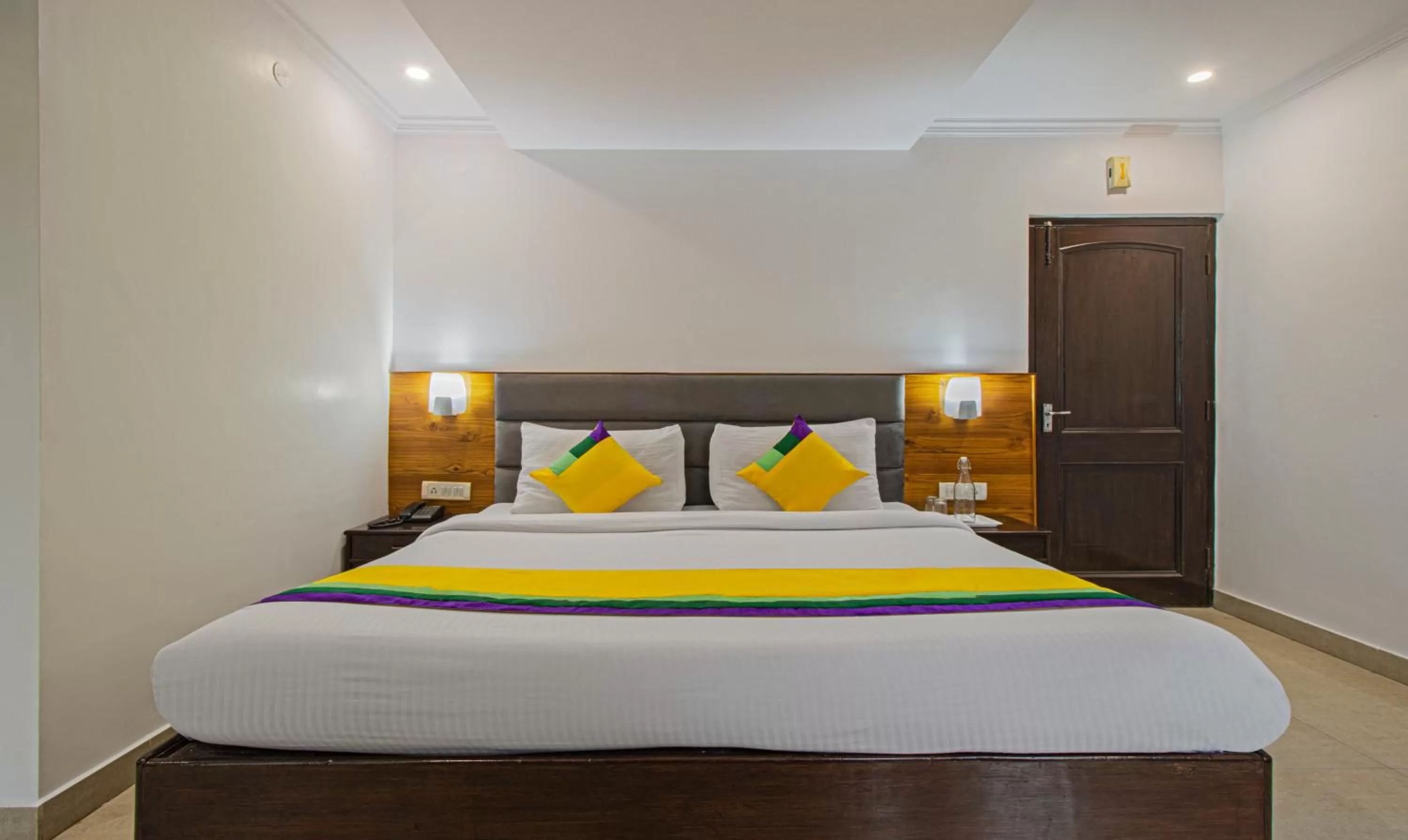 Bedroom, Bed in Itsy Hotels Peak View, 300 Mts From Mall Road