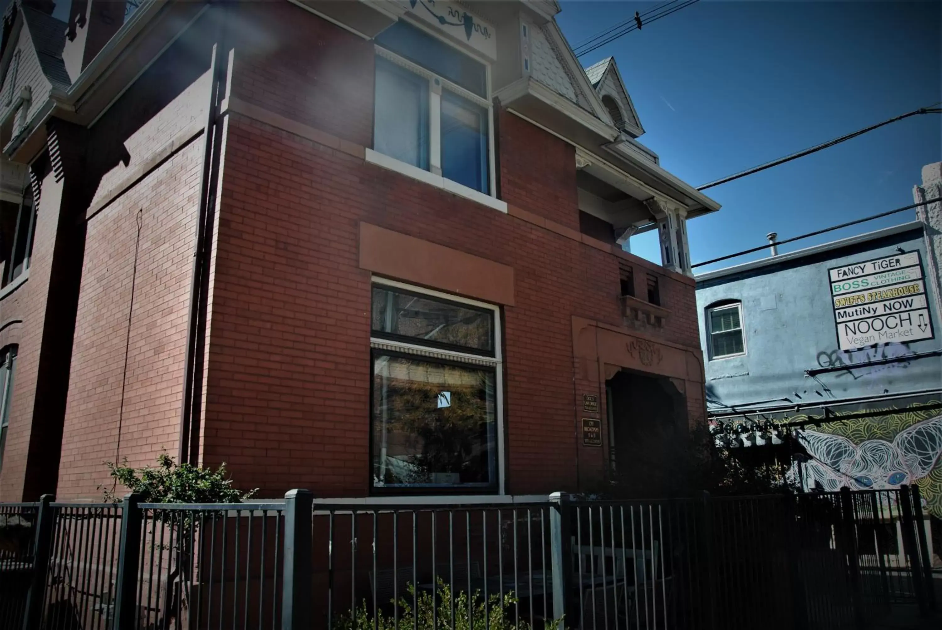 Facade/entrance, Property Building in Off Broadway B & B