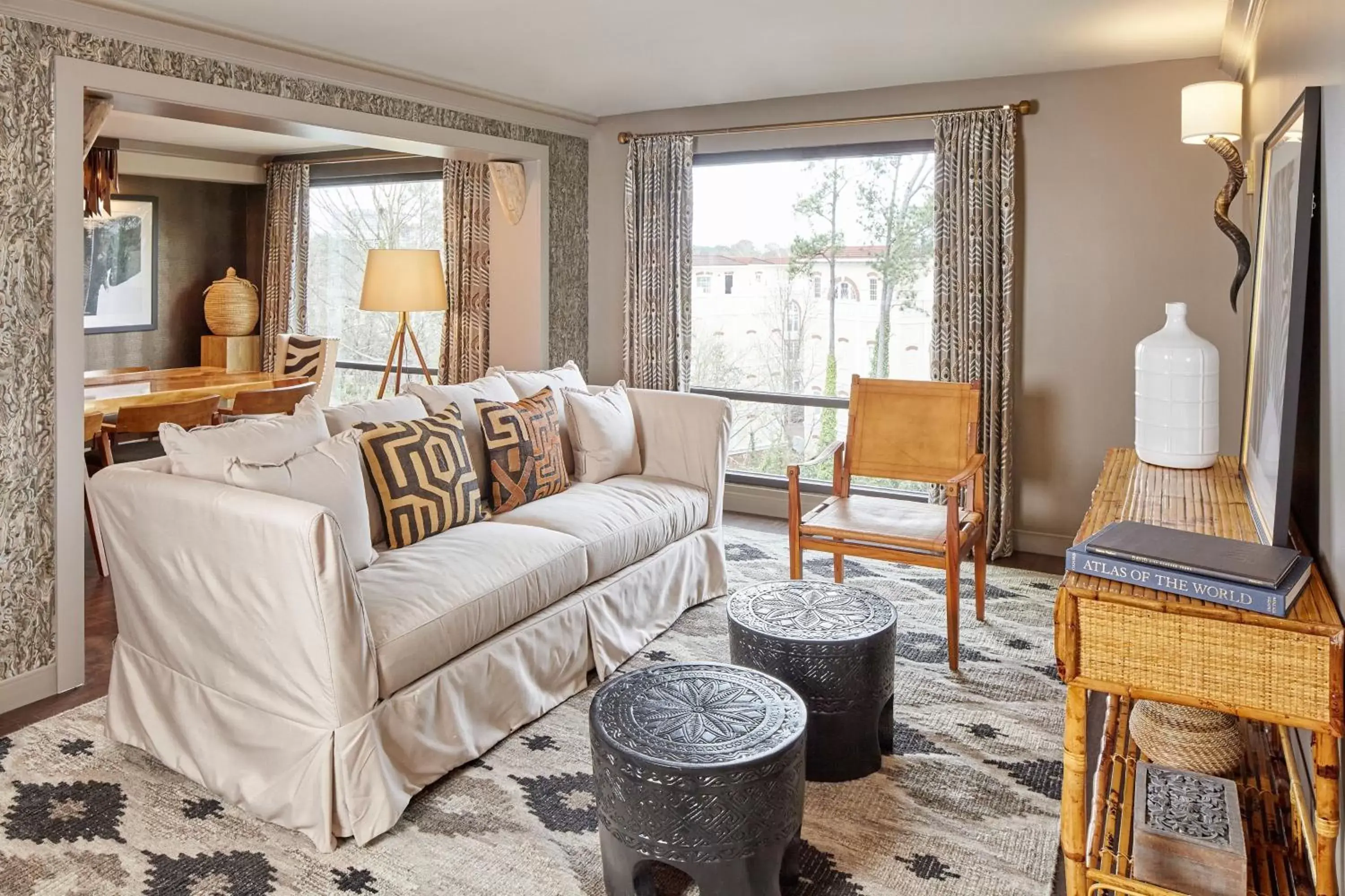 Living room, Seating Area in The Burgess Hotel, Atlanta, a Tribute Portfolio Hotel