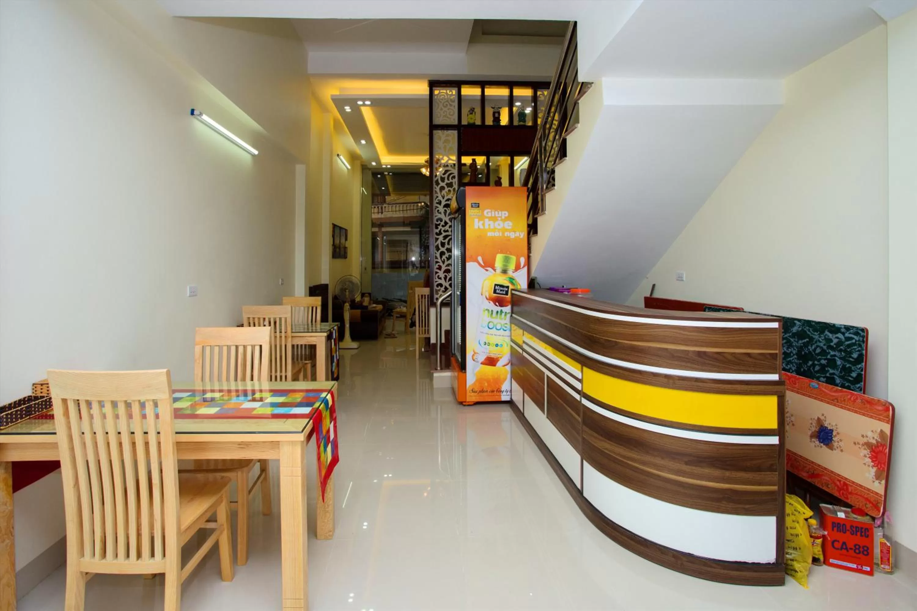 Restaurant/places to eat in Friendly Home Hotel