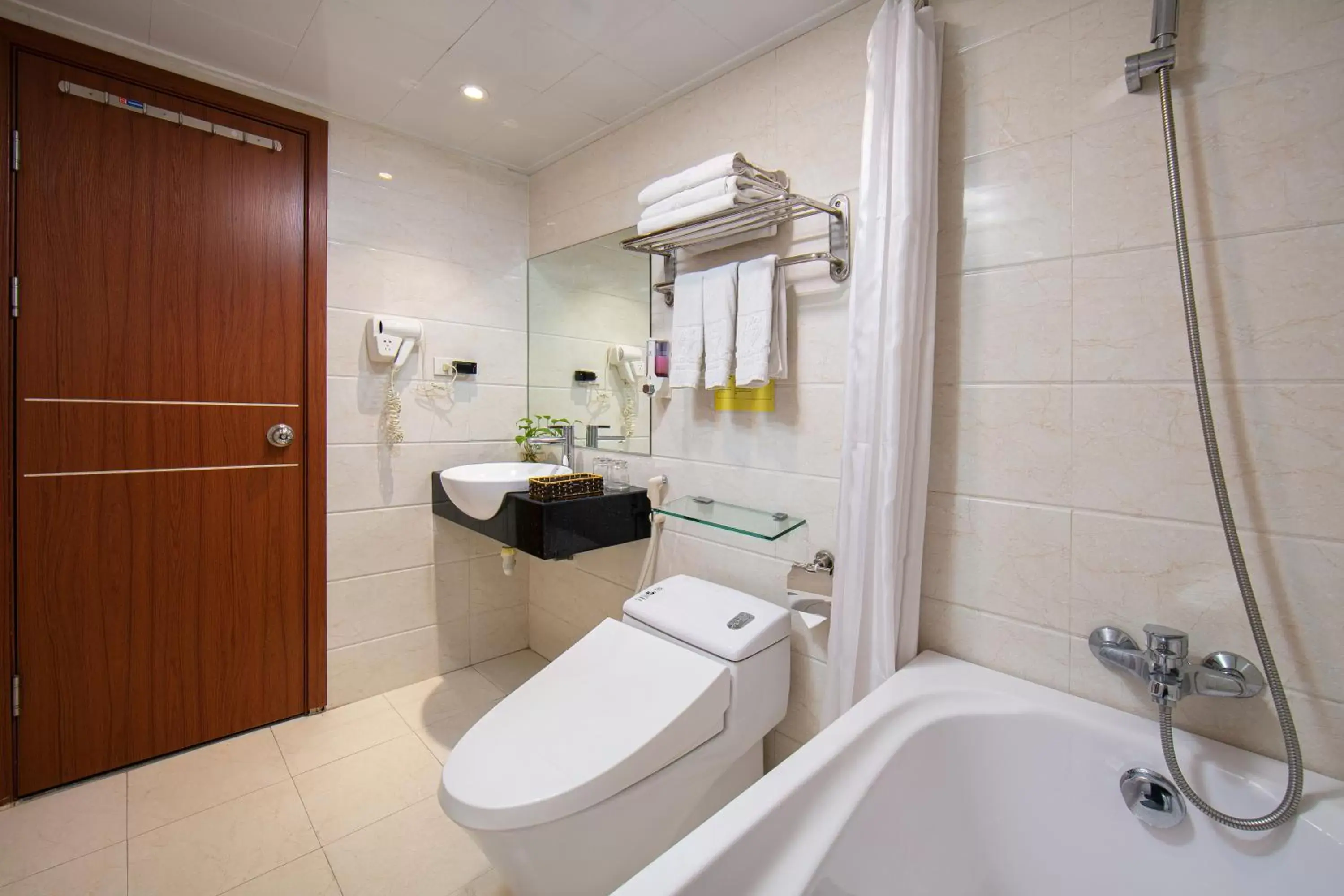 Bathroom in Hanoi Diamond King Hotel & Travel