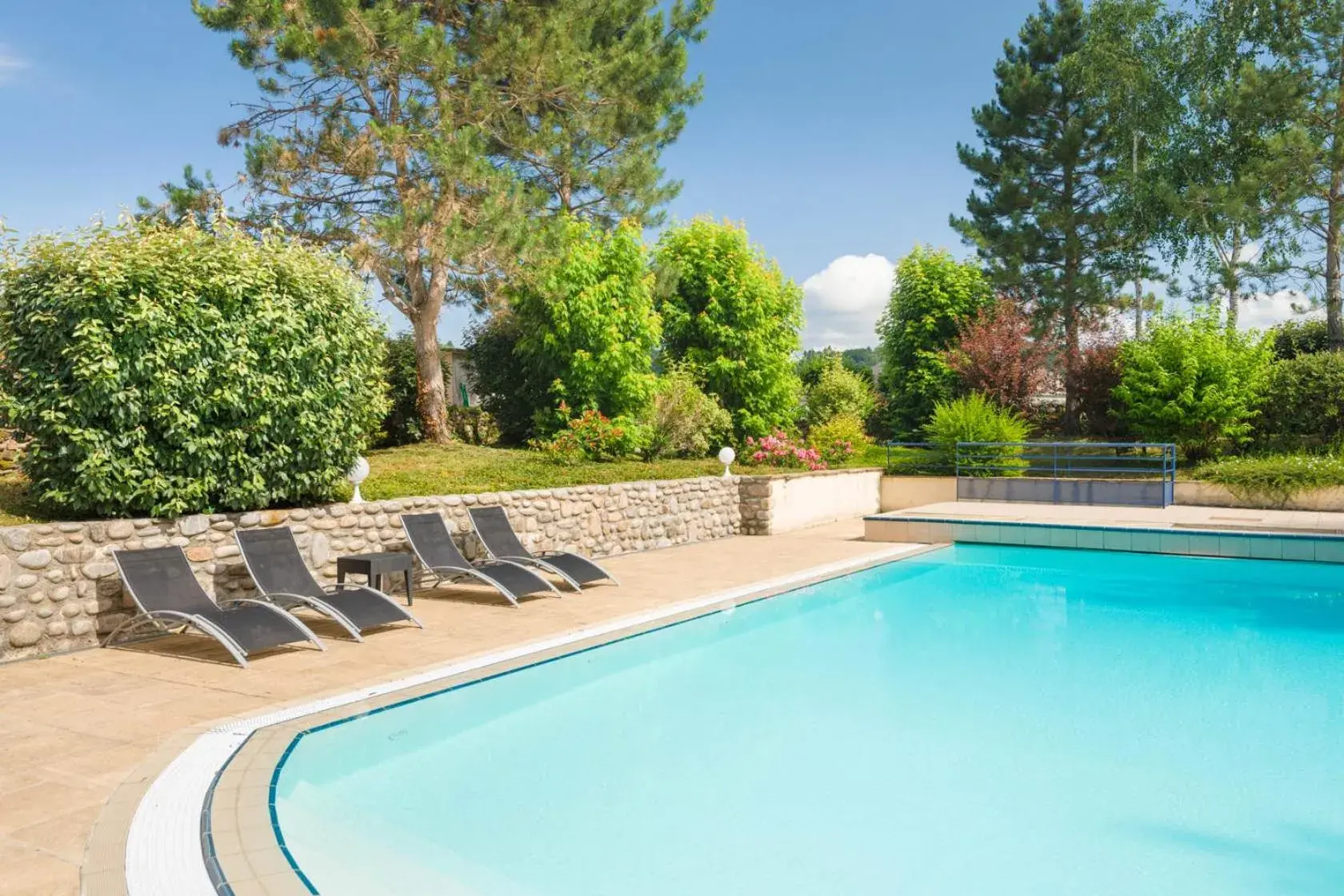 Pool view, Swimming Pool in Logis Hotel Le Sablier du Temps