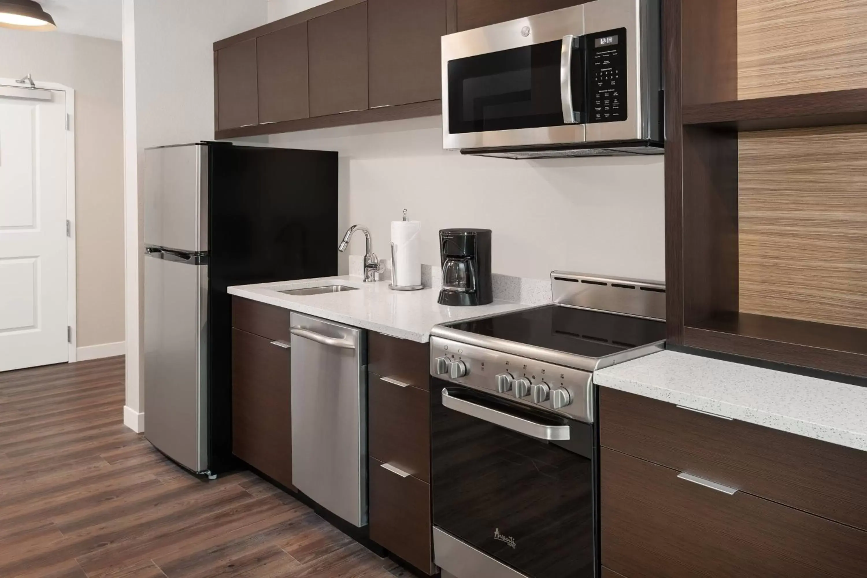 Kitchen or kitchenette, Kitchen/Kitchenette in TownePlace Suites by Marriott Titusville Kennedy Space Center