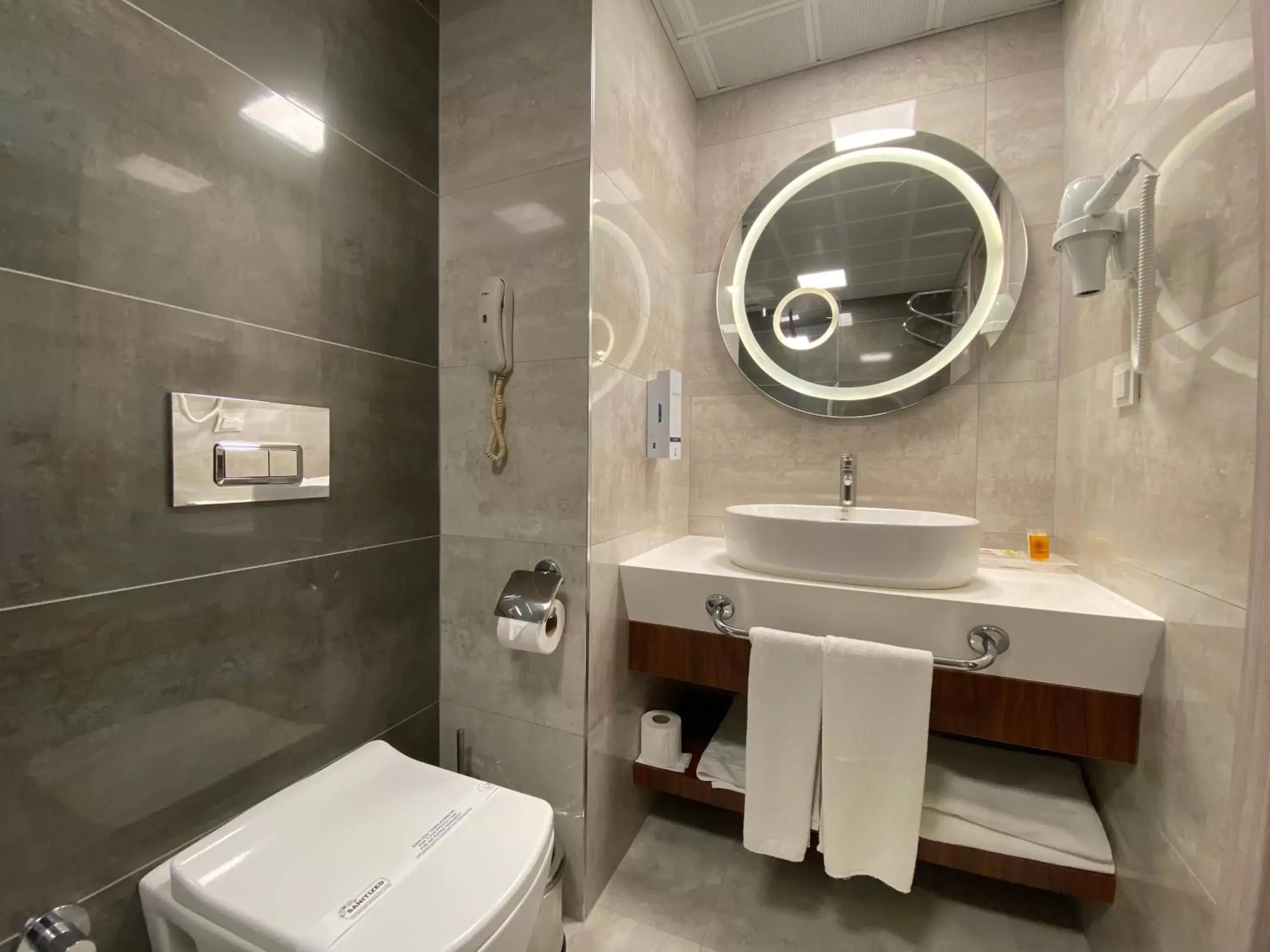 Shower, Bathroom in Best Western Plus Khan Hotel