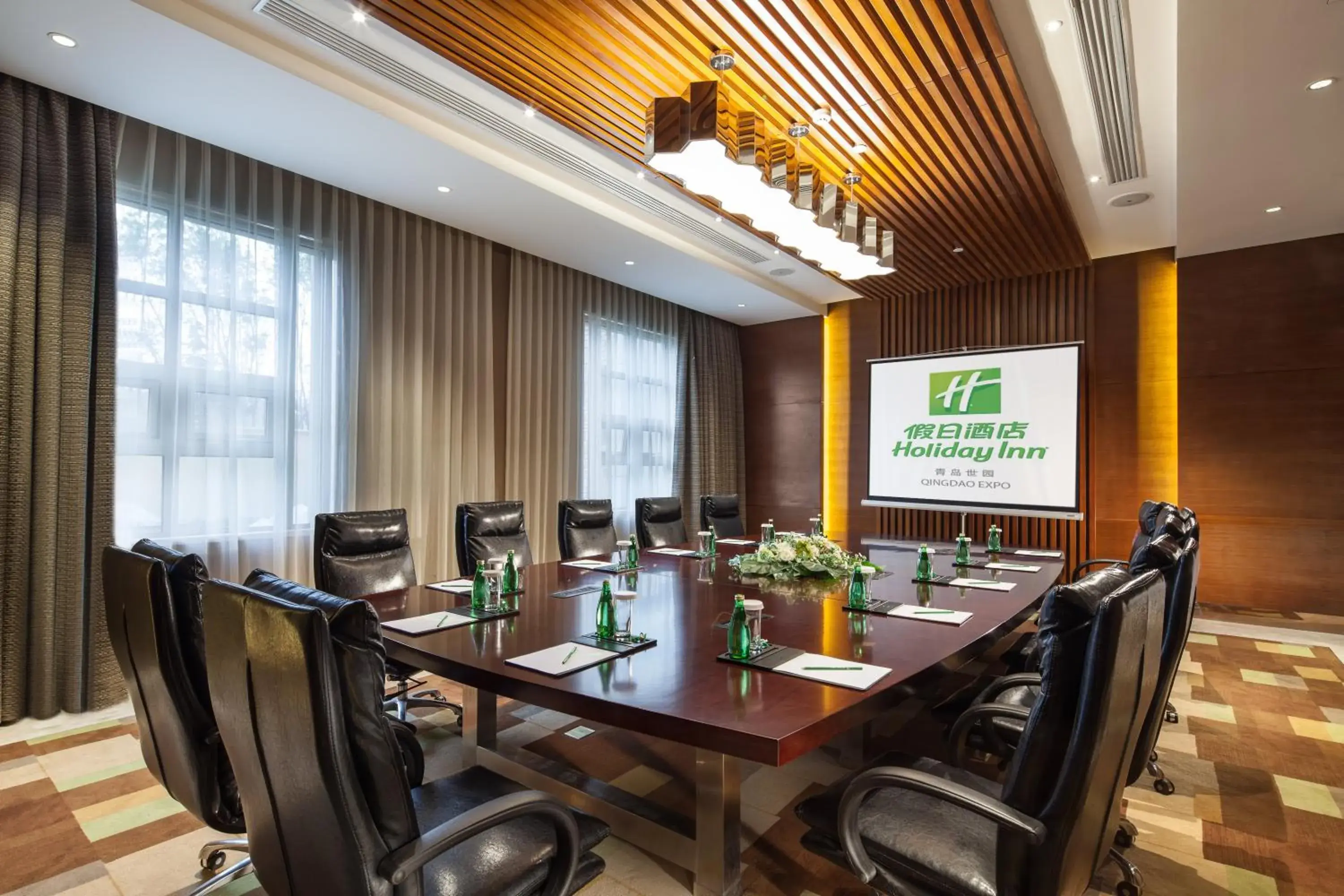 Meeting/conference room in Holiday Inn Qingdao Expo, an IHG Hotel