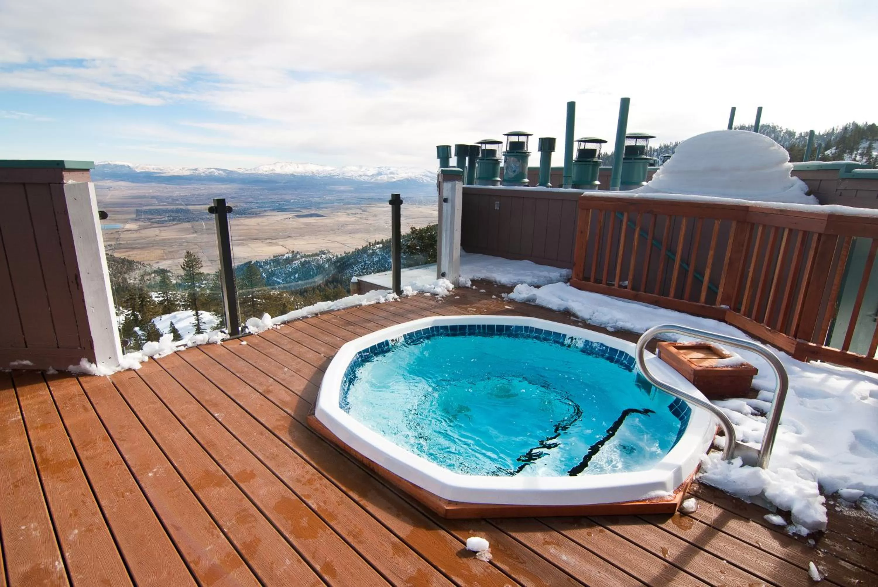 Hot Tub in The Ridge Sierra
