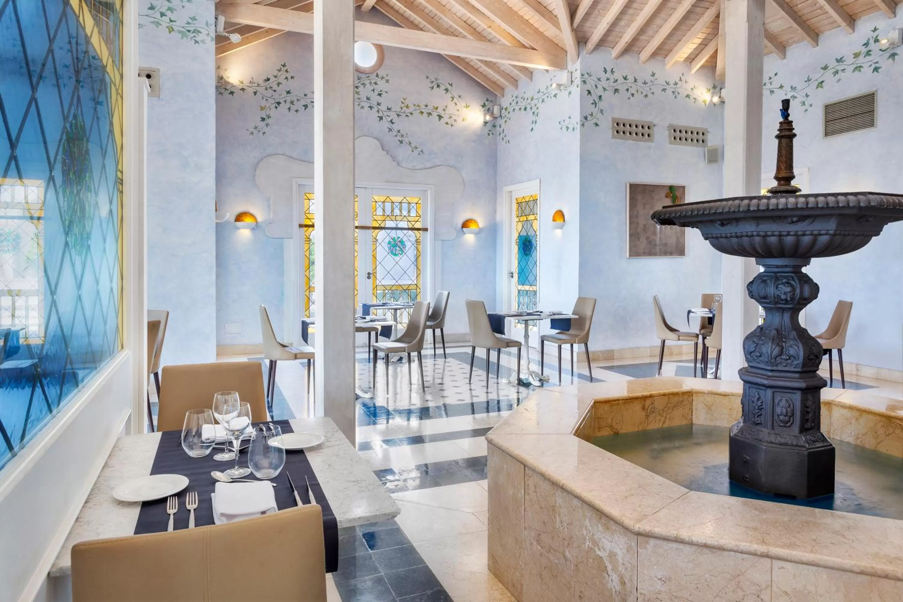 Restaurant/places to eat in Melia Villaitana