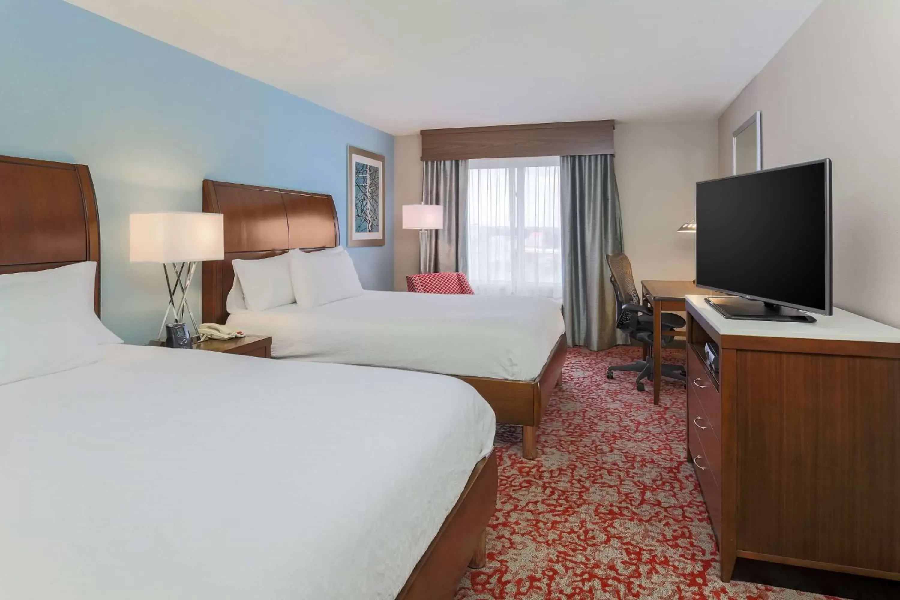 Bed, TV/Entertainment Center in Hilton Garden Inn Nanuet