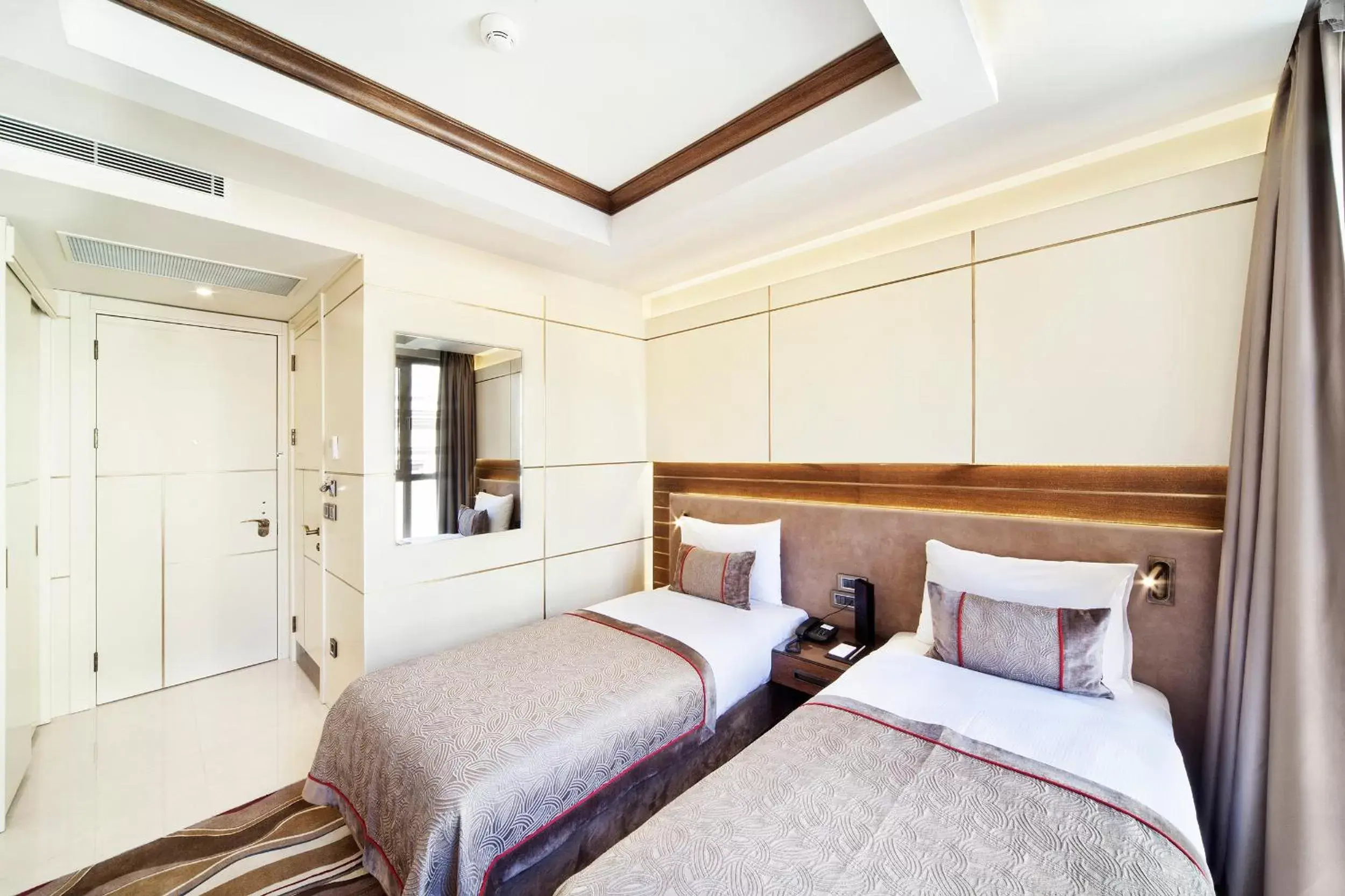 Bedroom, Bed in Grand Hotel de Pera