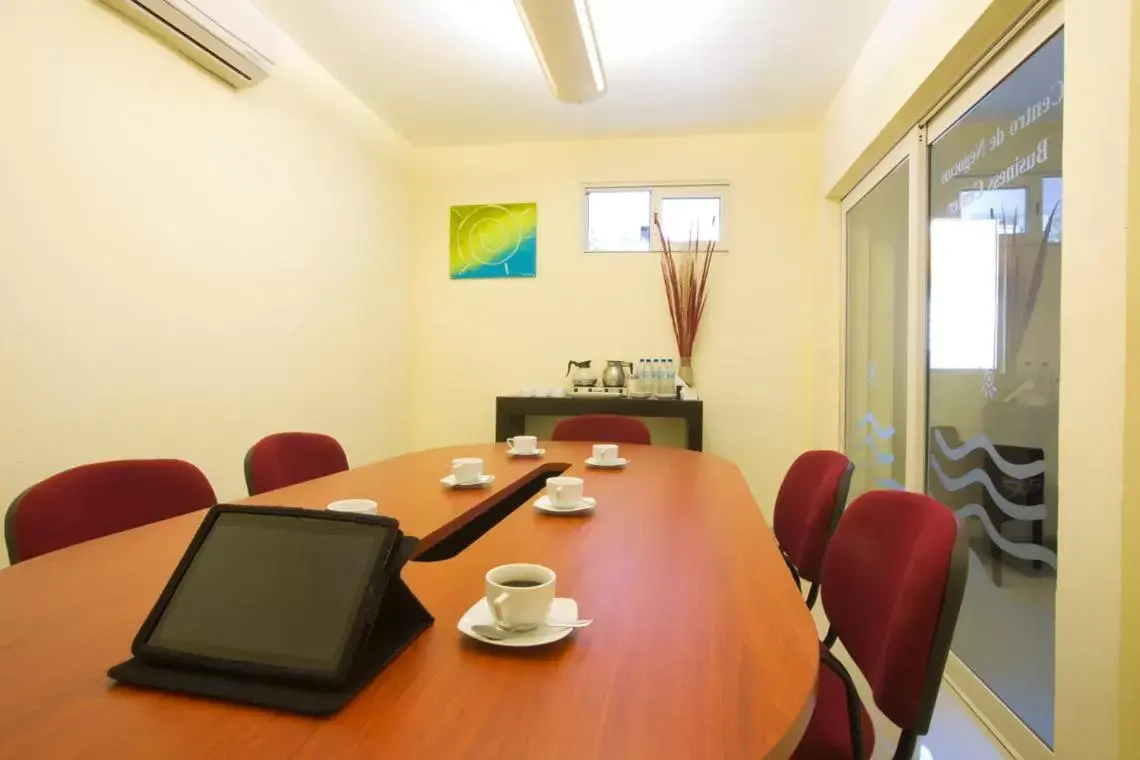 Business facilities in Mocali