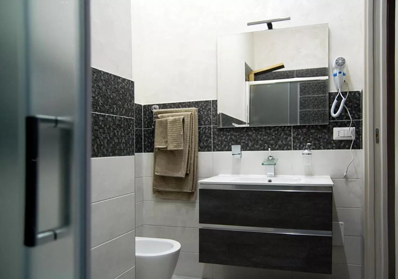 Shower in B&b Vittorio Emanuele II