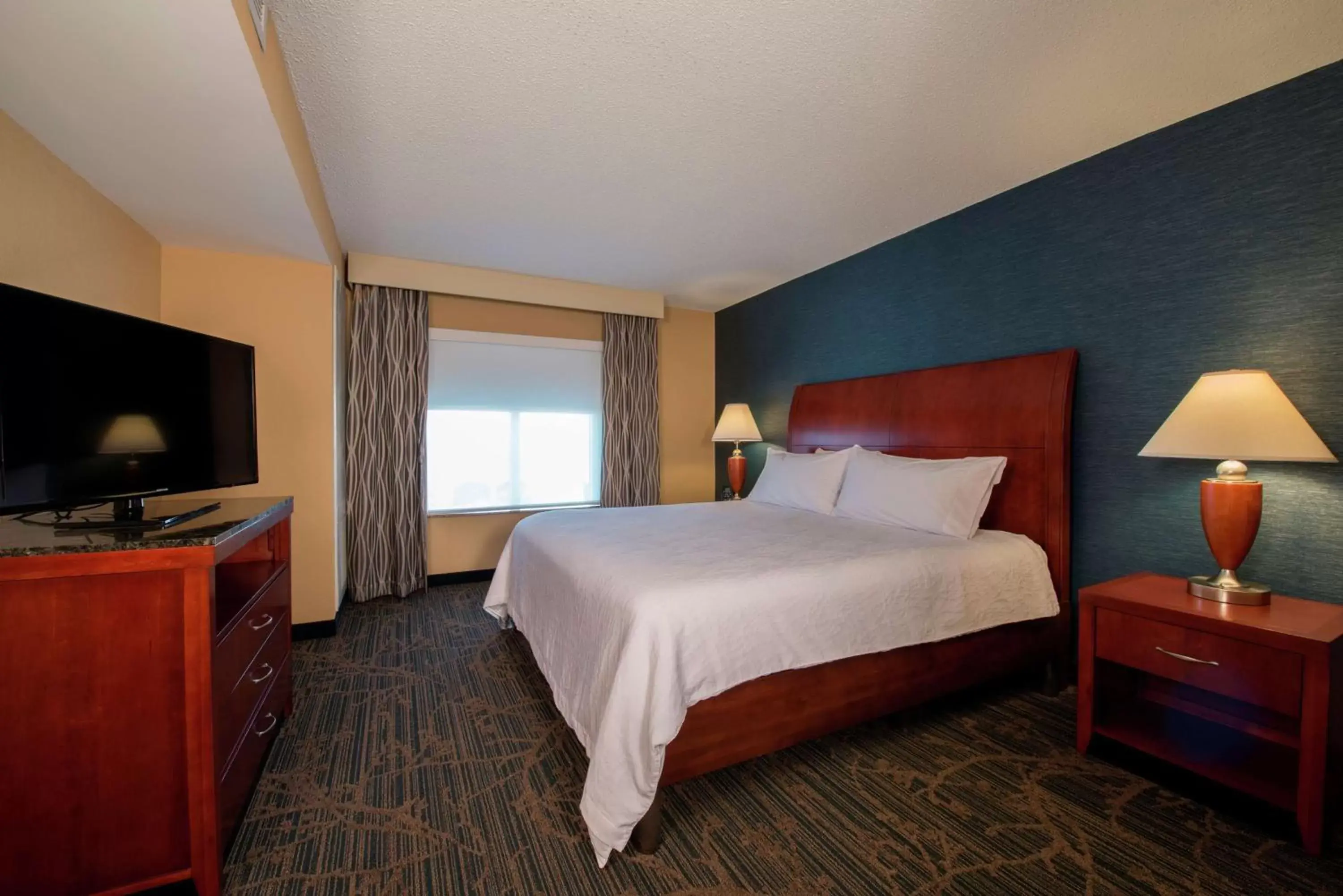 Bedroom, Bed in Hilton Garden Inn Tupelo