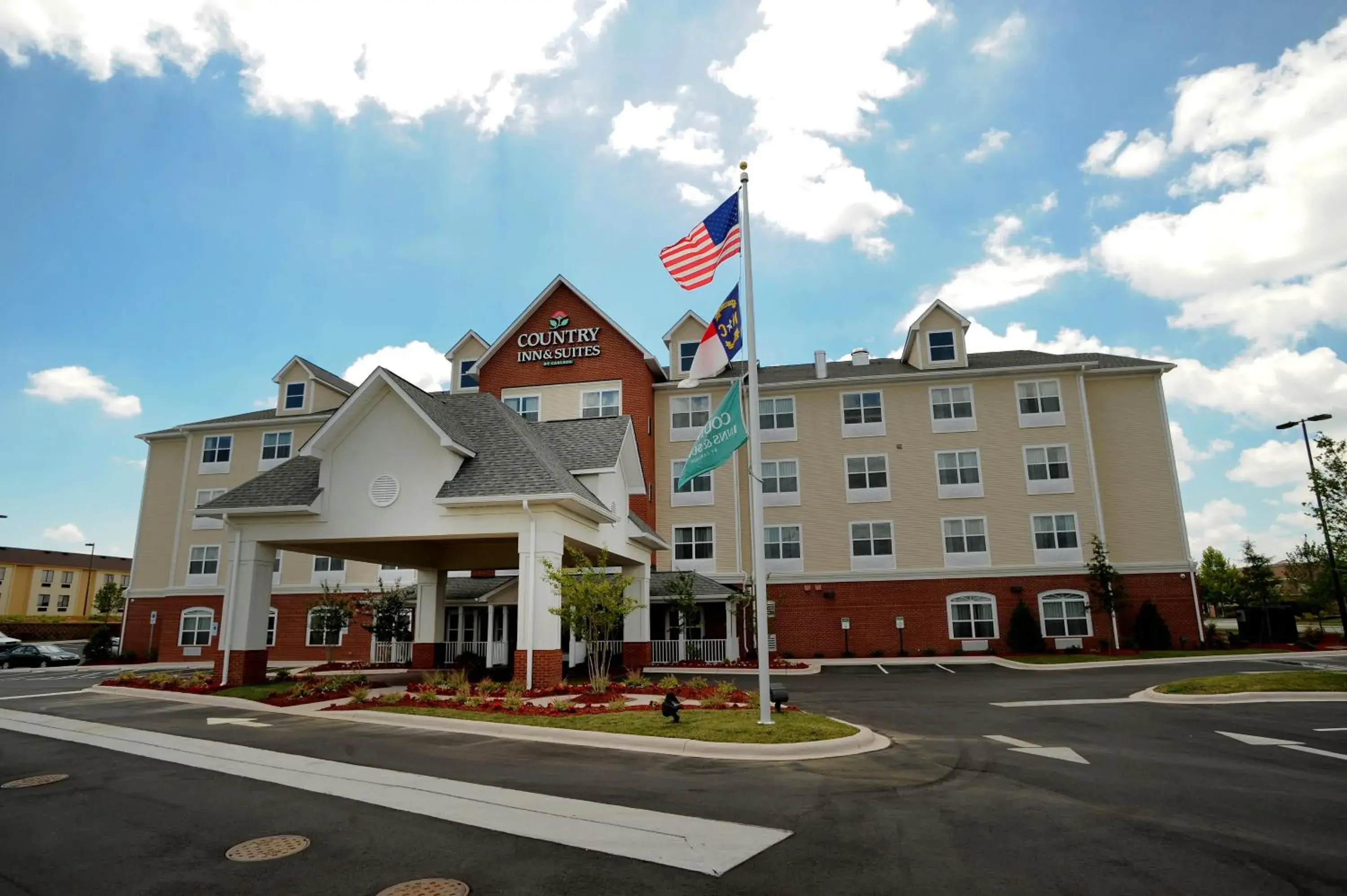 Property Building in Country Inn & Suites by Radisson, Concord (Kannapolis), NC