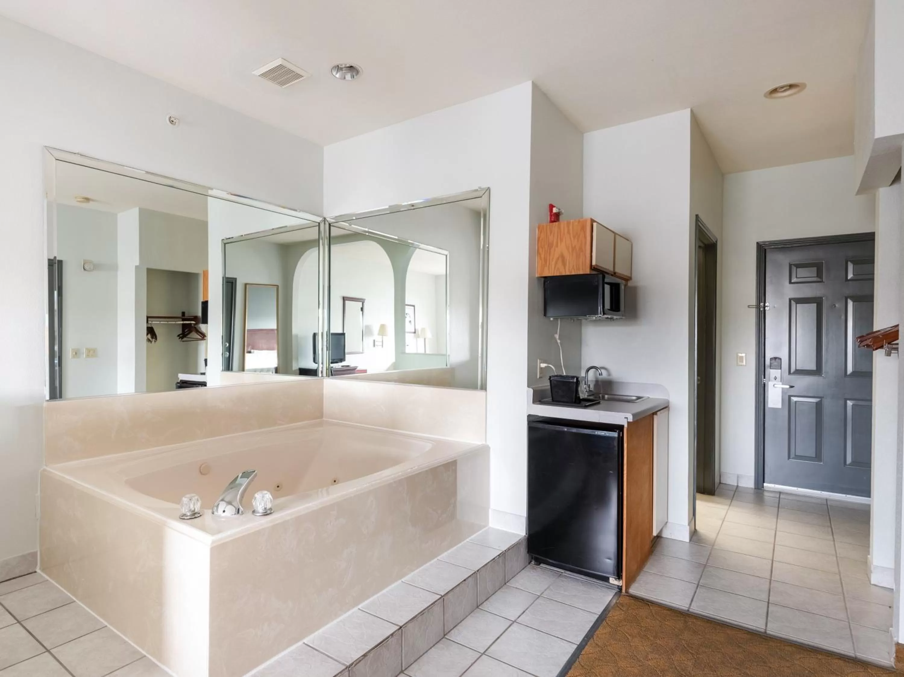 Area and facilities in Baymont by Wyndham Houston Brookhollow