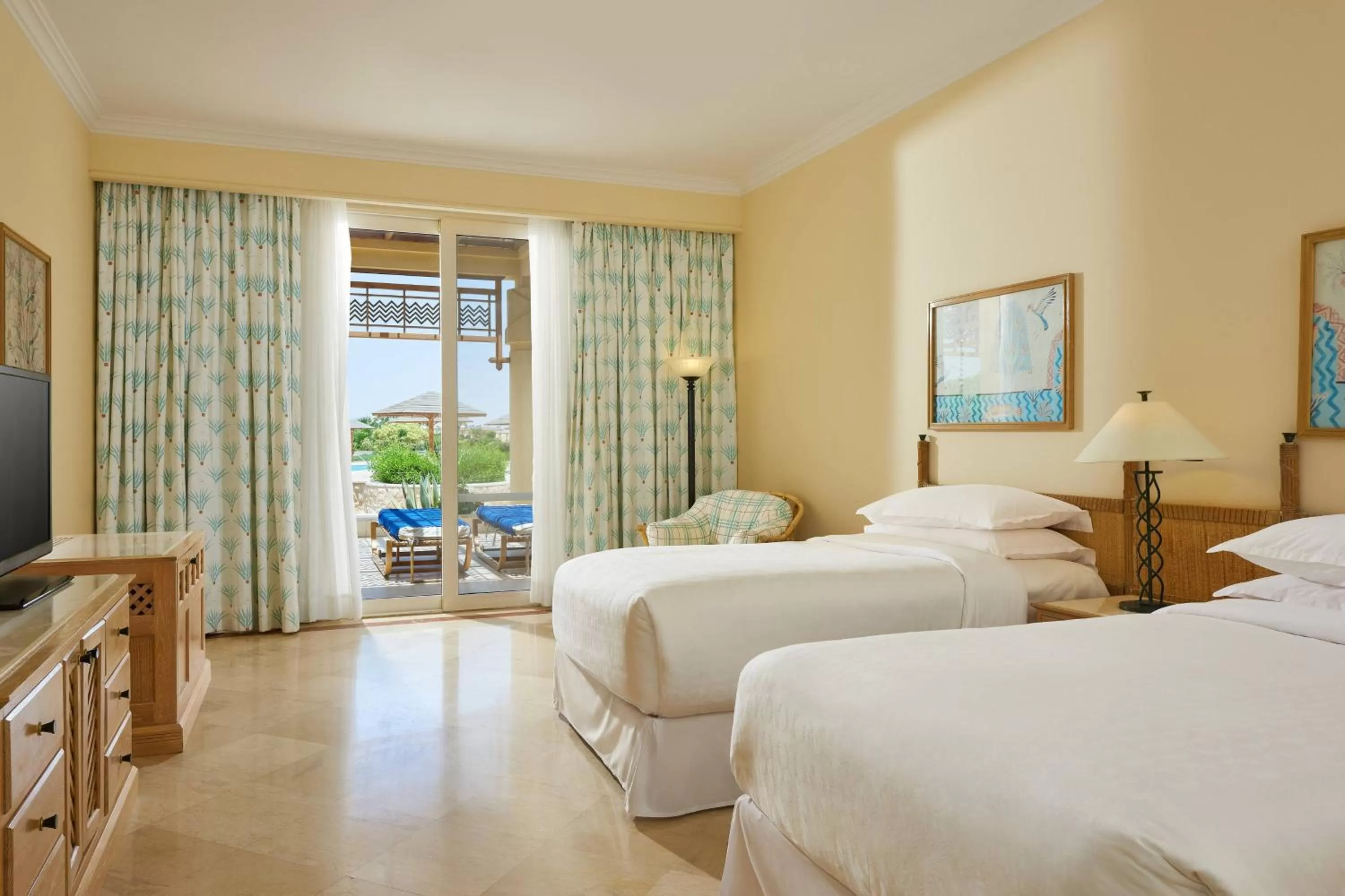 Photo of the whole room, Bed in Sheraton Soma Bay Resort