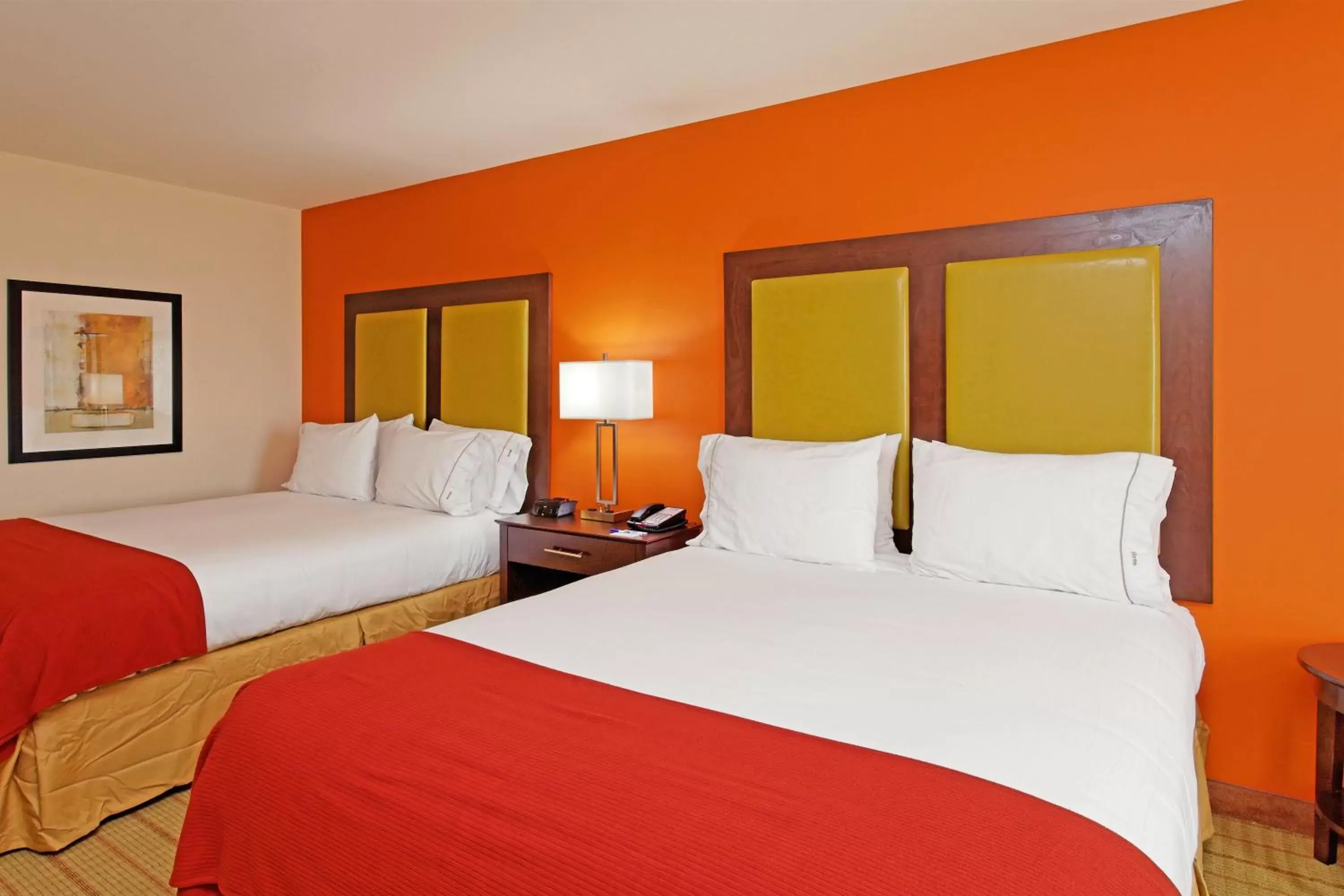 Photo of the whole room, Bed in Holiday Inn Express Florence Northeast, an IHG Hotel