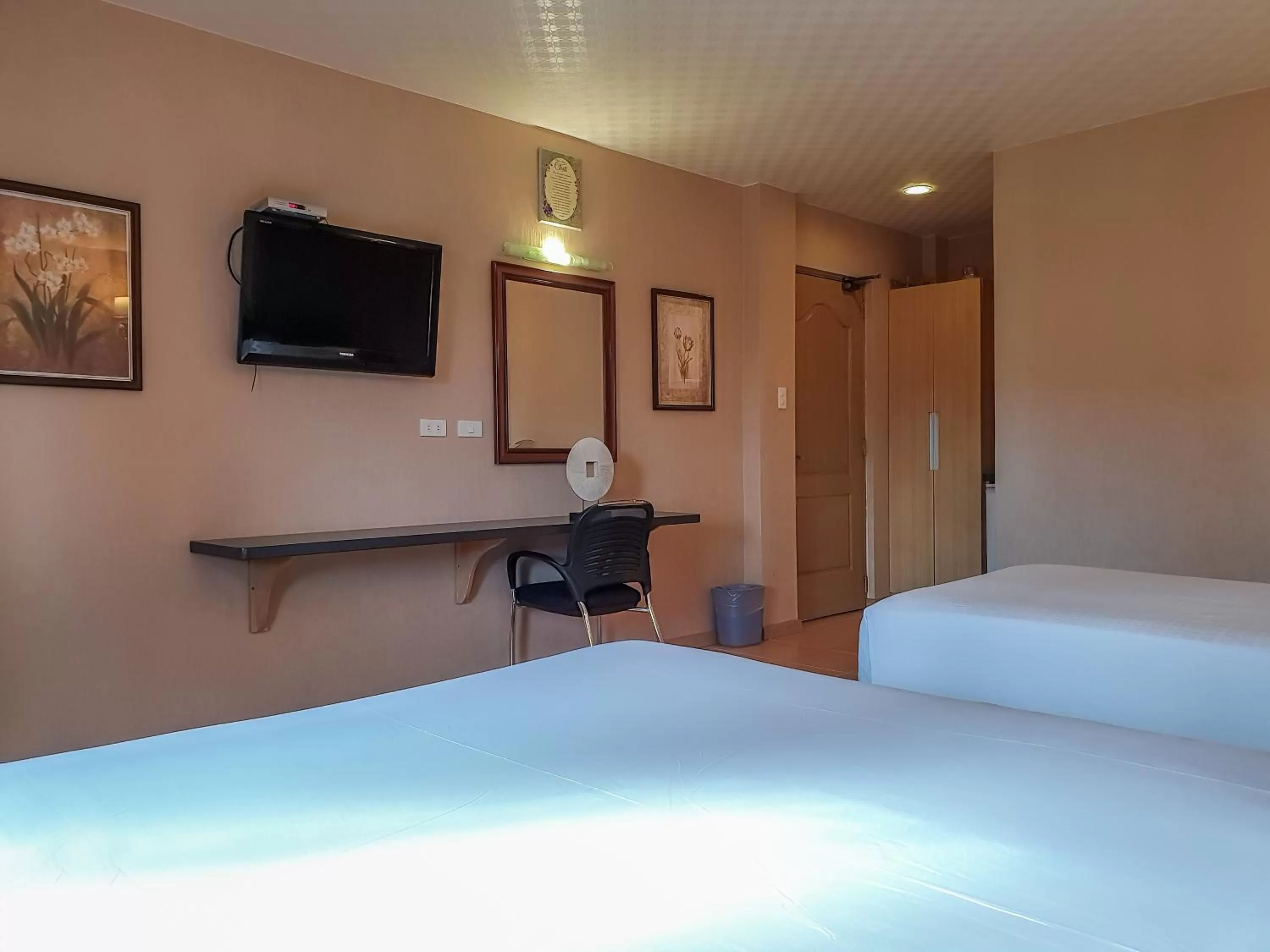 Photo of the whole room, Bed in Hanan Hotel Tagaytay - Formerly Tagaytay Wingate Manor