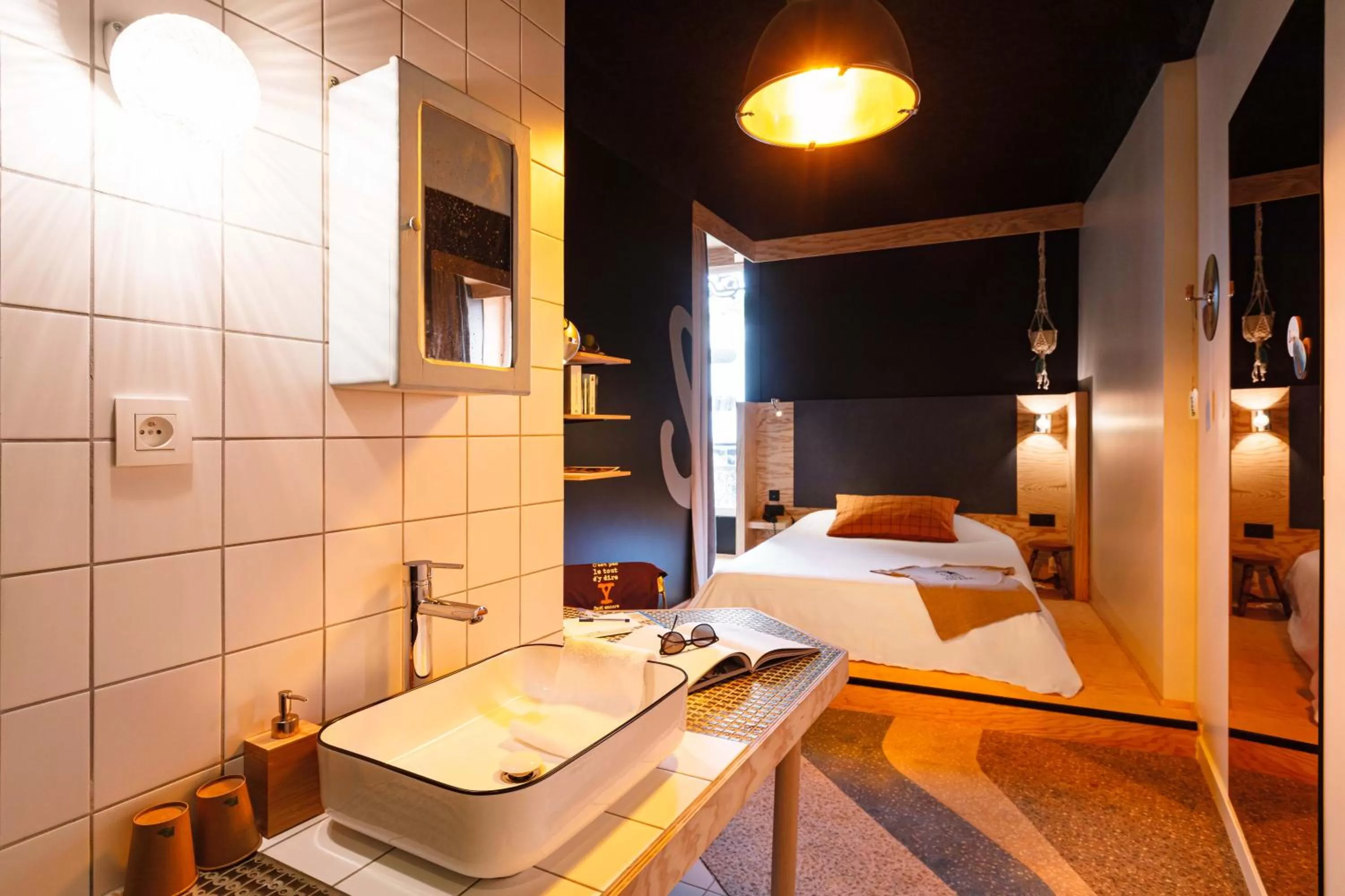 Photo of the whole room, Bed in Greet Hotel Lyon Confluence