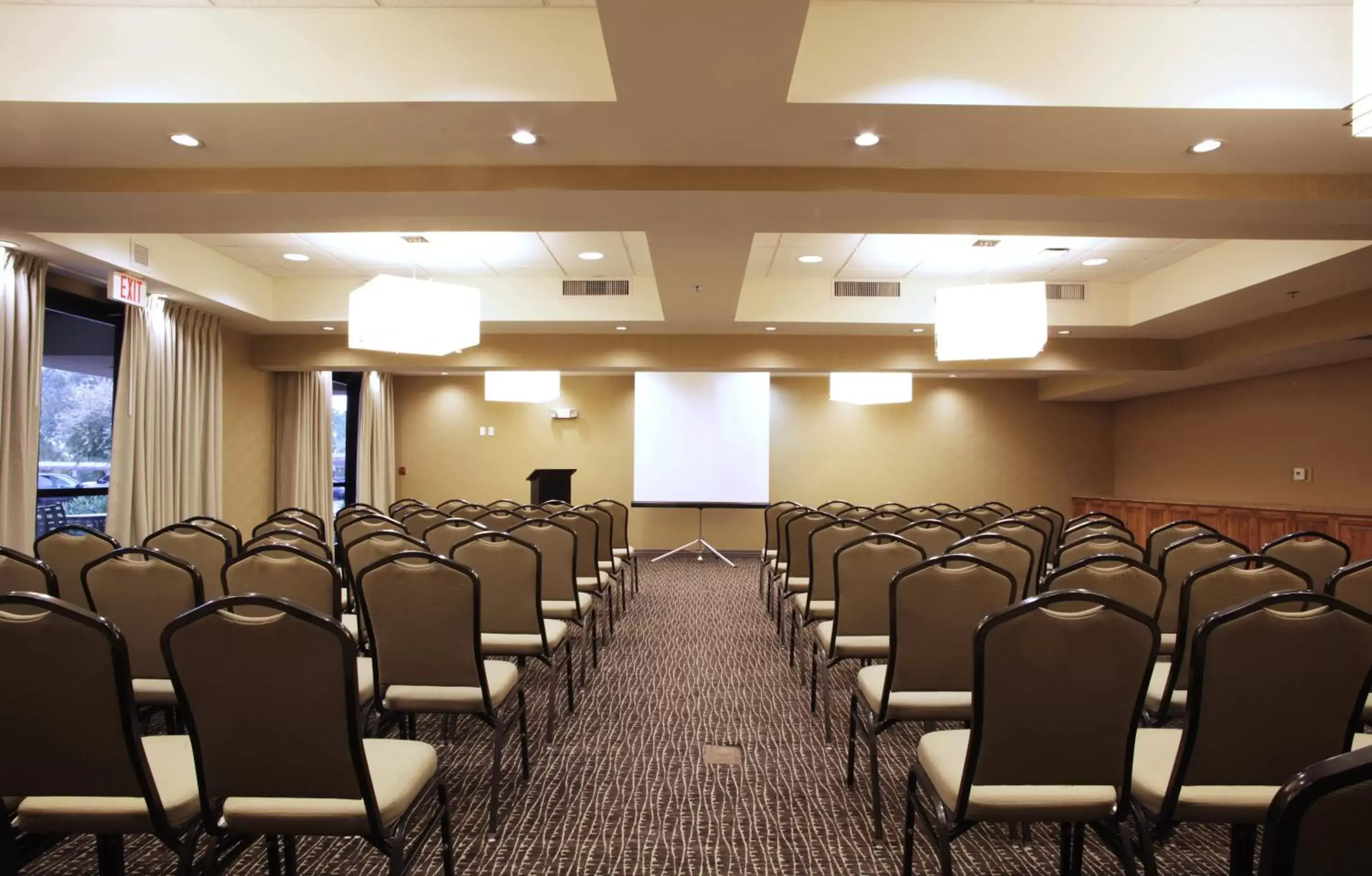 Meeting/conference room in Holiday Inn Phoenix/Chandler, an IHG Hotel