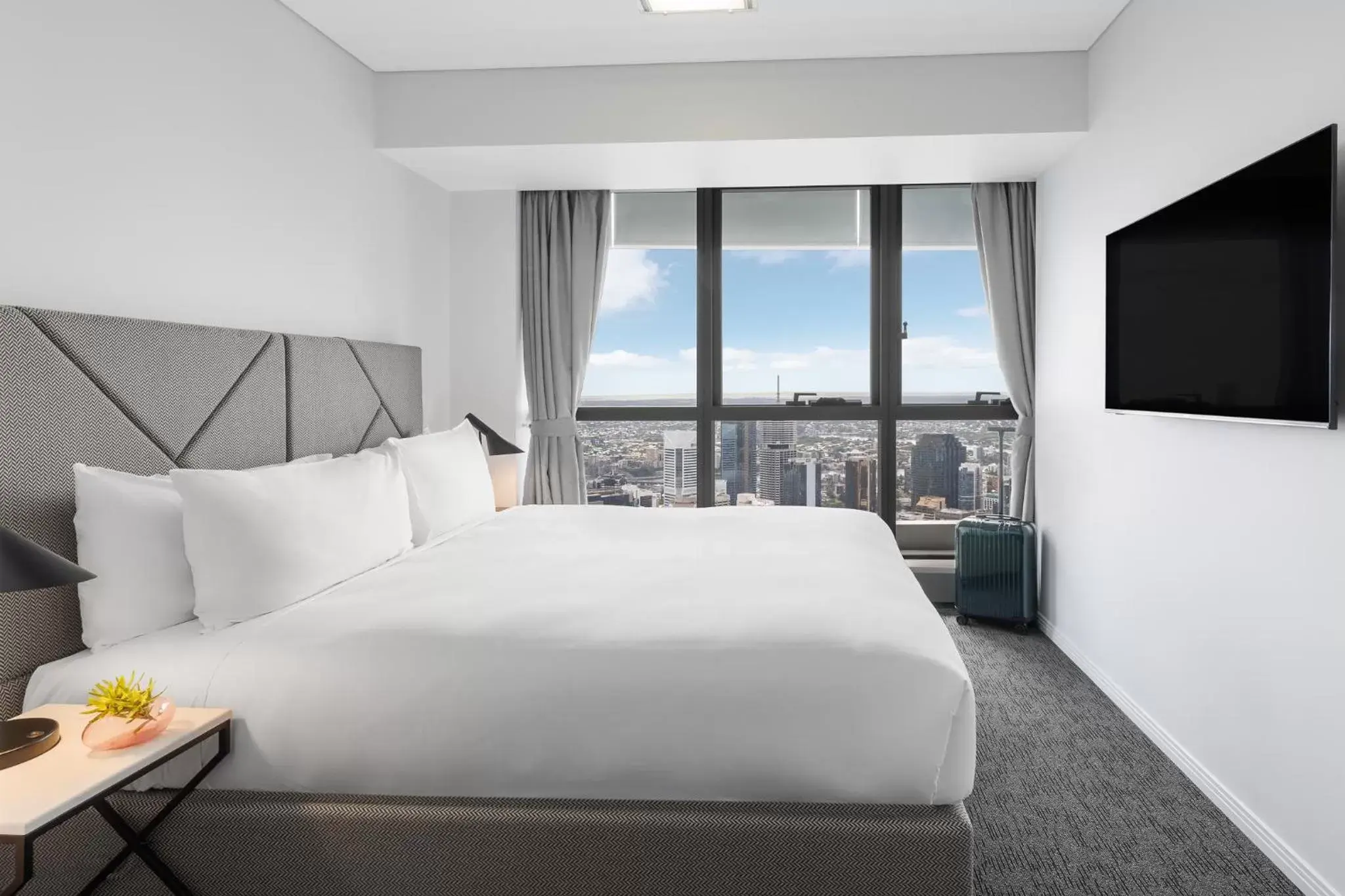 Bed in Meriton Suites Herschel Street, Brisbane