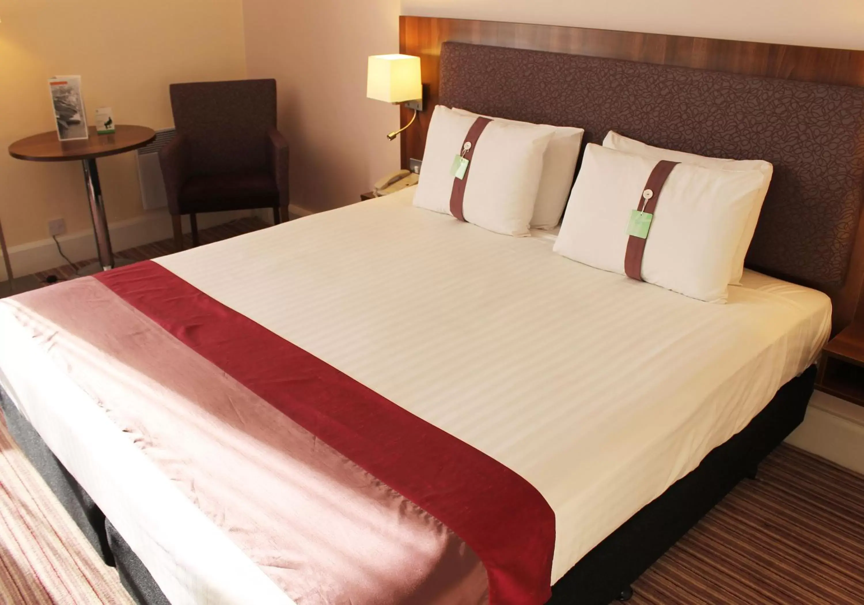 Bed in Holiday Inn Rotherham-Sheffield M1,Jct.33, an IHG Hotel