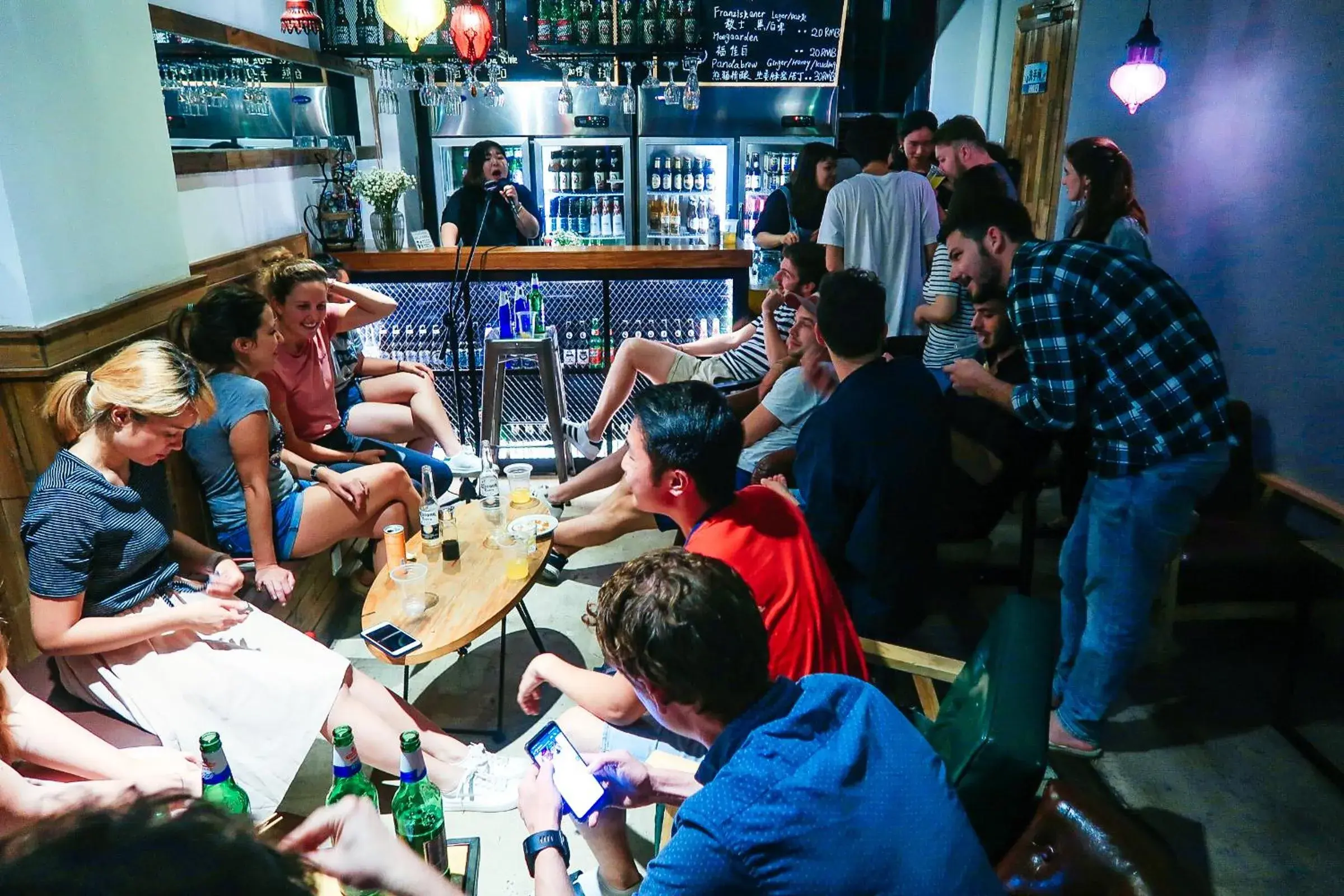 Lounge or bar in SONDERIA Lazybones Hostel- Wenshu Temple Side, Chill Hostel with All-Day Brunch, Travel Agency in English & Local Bar Vibes Lounge or bar in SONDERIA Lazybones Hostel- Wenshu Temple Side, Chill Hostel with All-Day Brunch, Travel Agency in English & Local Bar Vibes