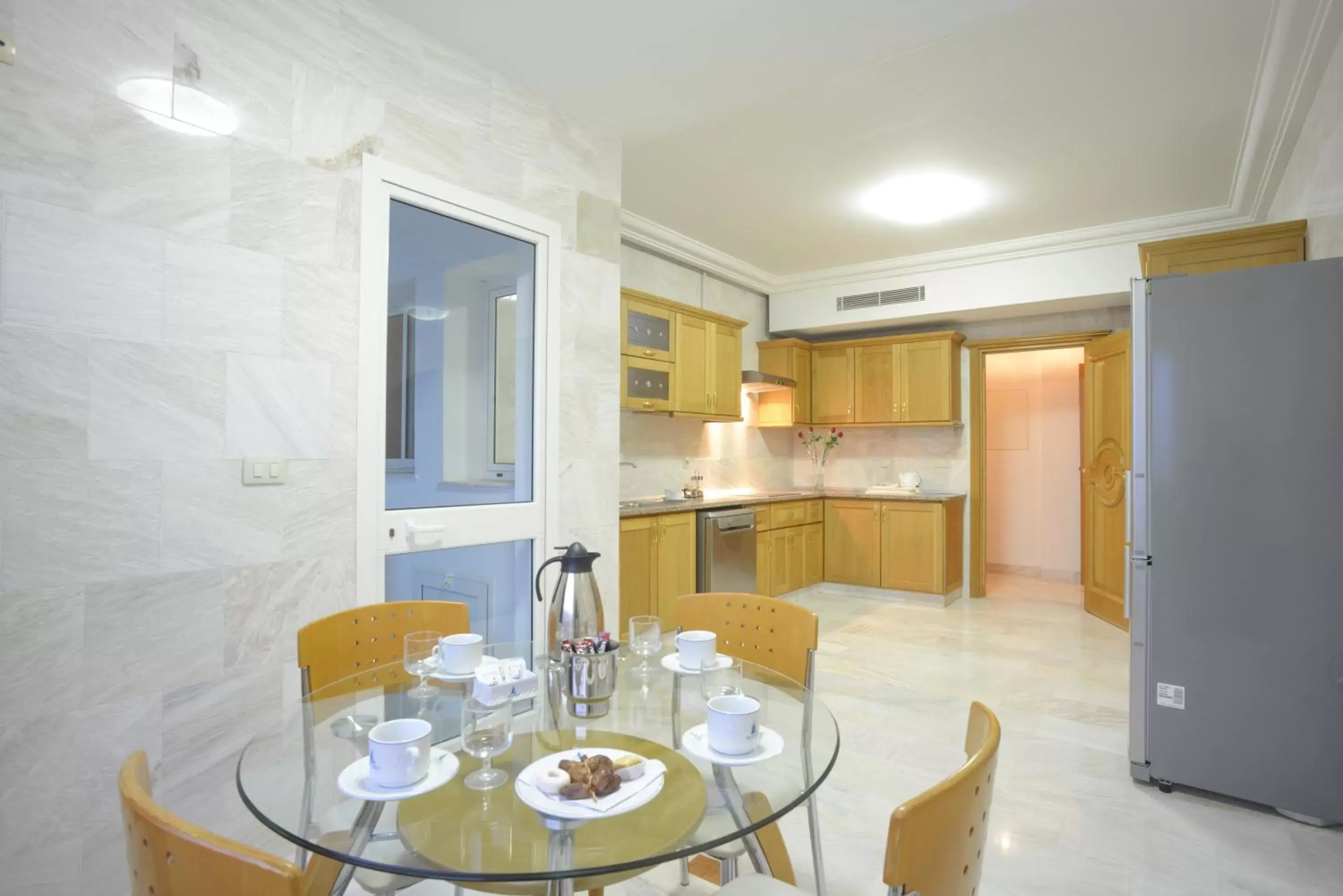 Kitchen or kitchenette, Dining Area in The Penthouse Suites Hotel