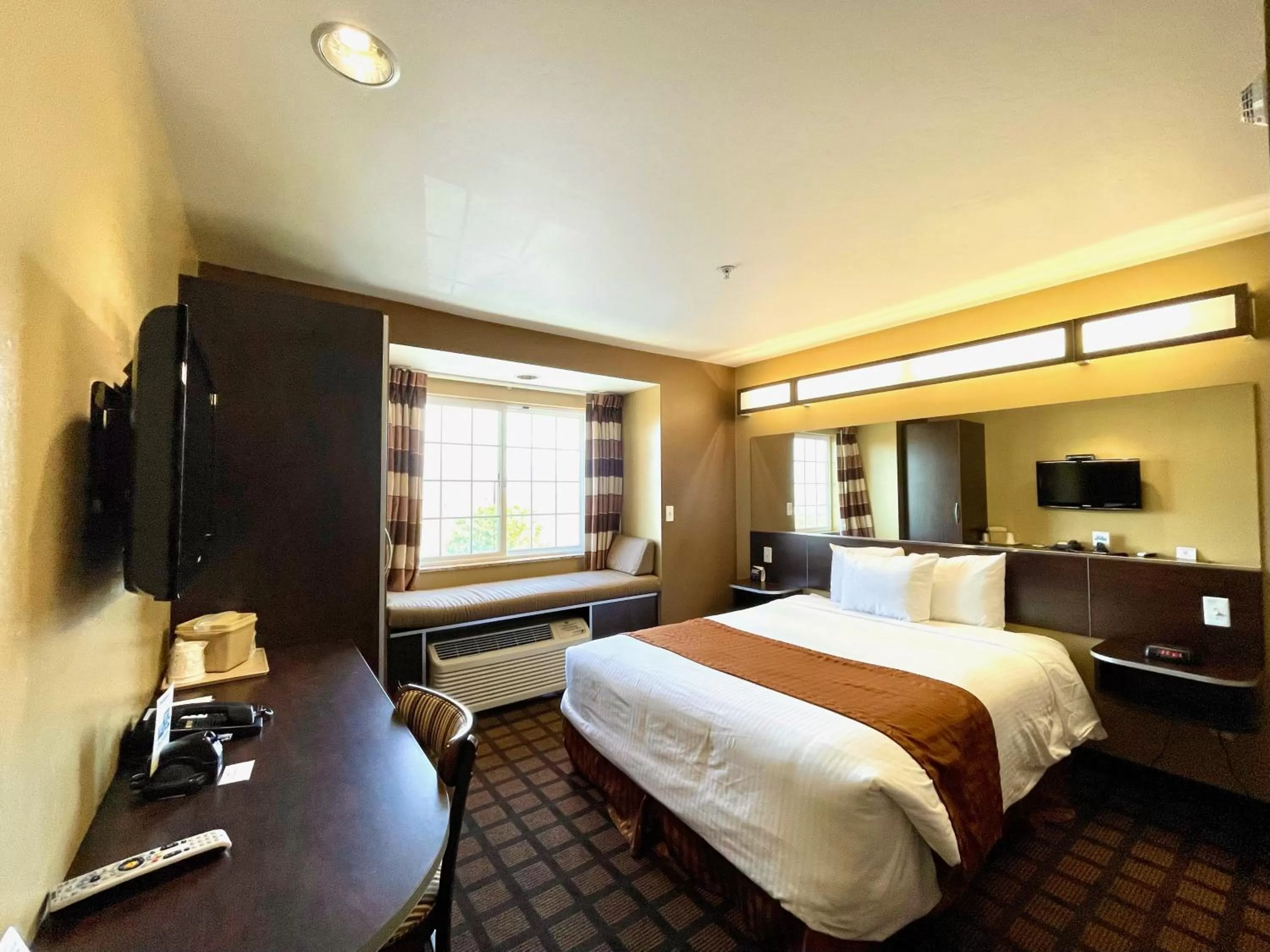 Bedroom, Bed in Microtel Inn & Suites by Wyndham Wheeler Ridge